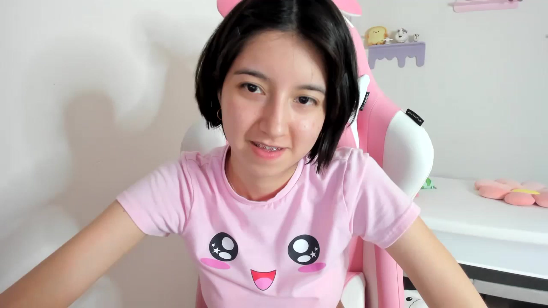Gallery image thumbnail from Cherrycute666's myfreecams stream on, 09/26/2023, 01:05 image 18 of 20