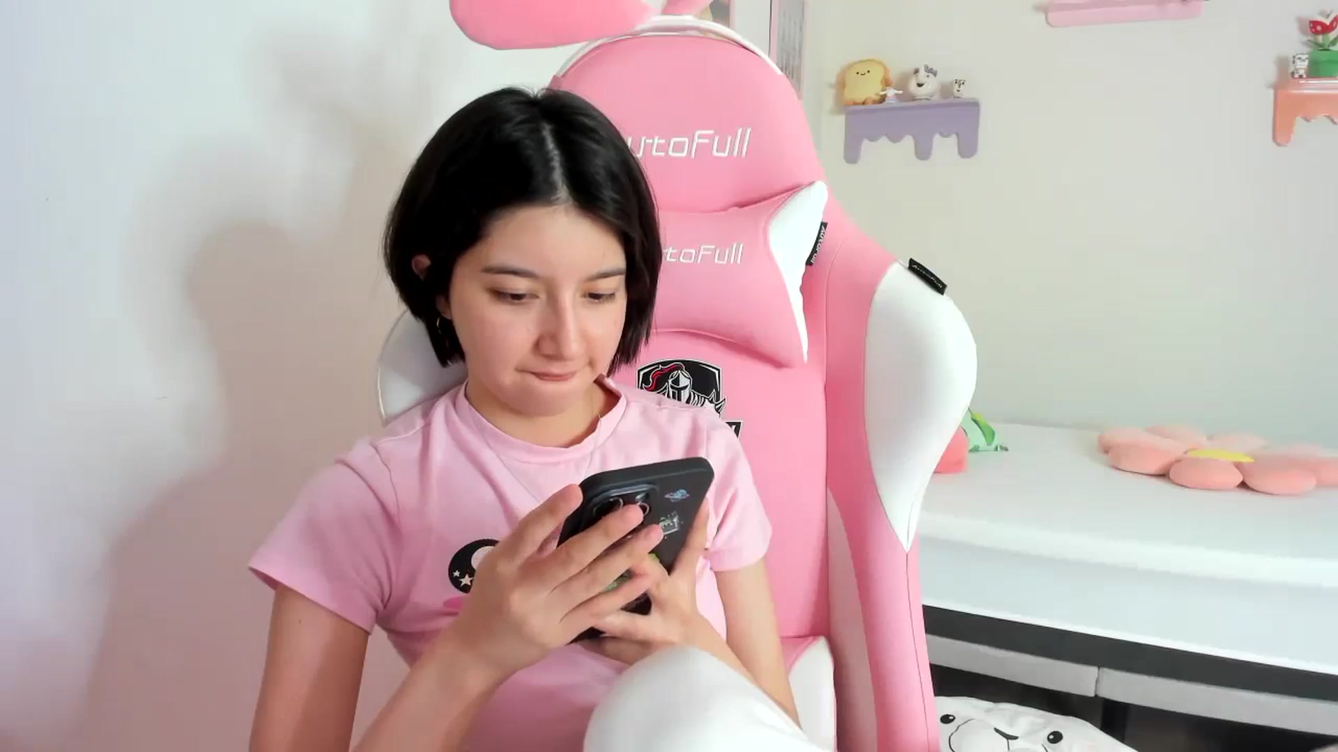 Gallery image thumbnail from Cherrycute666's myfreecams stream on, 09/26/2023, 01:05 image 12 of 20