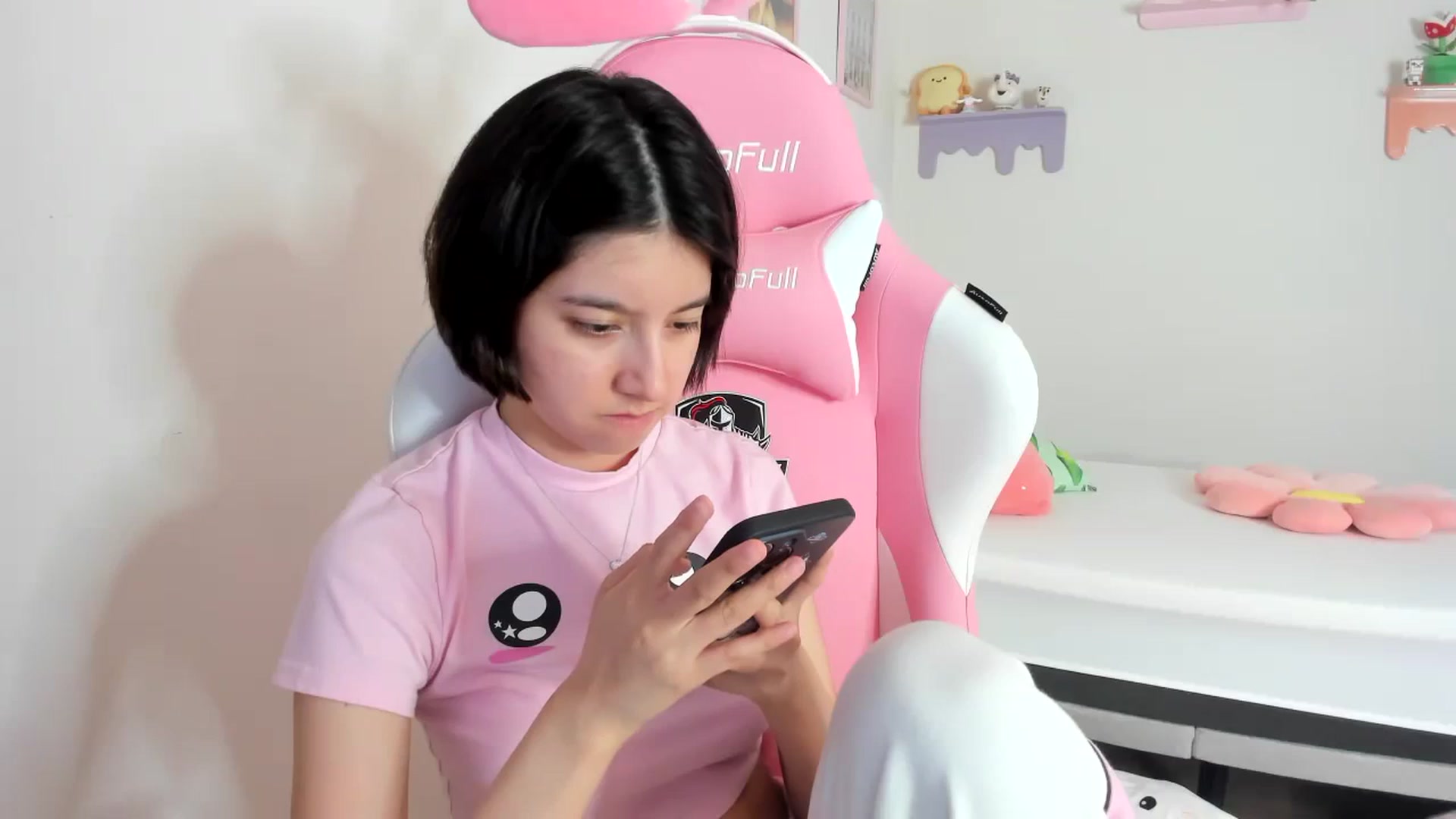Gallery image thumbnail from Cherrycute666's myfreecams stream on, 09/26/2023, 01:05 image 10 of 20