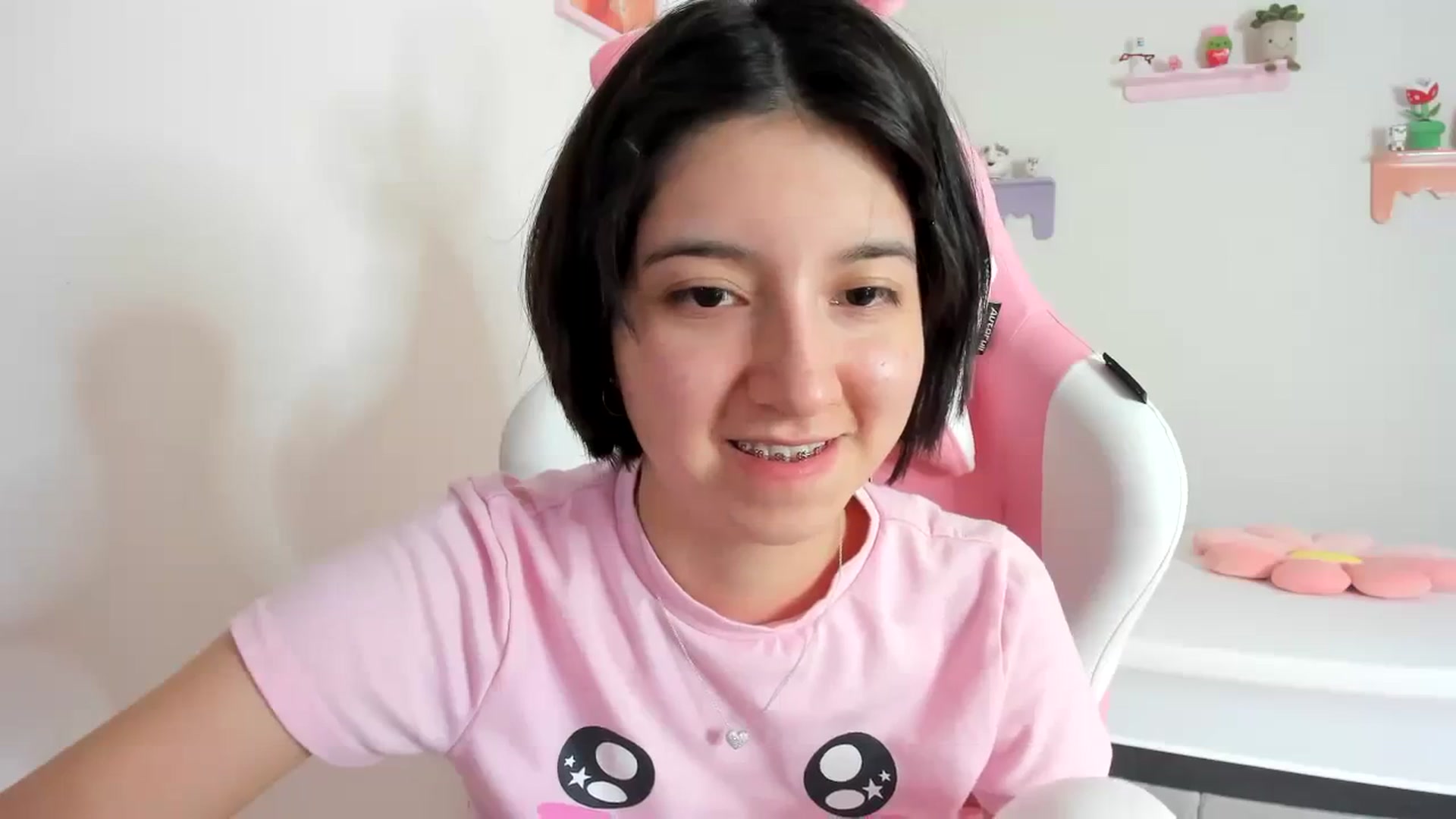 Gallery image thumbnail from Cherrycute666's myfreecams stream on, 09/26/2023, 01:05 image 9 of 20