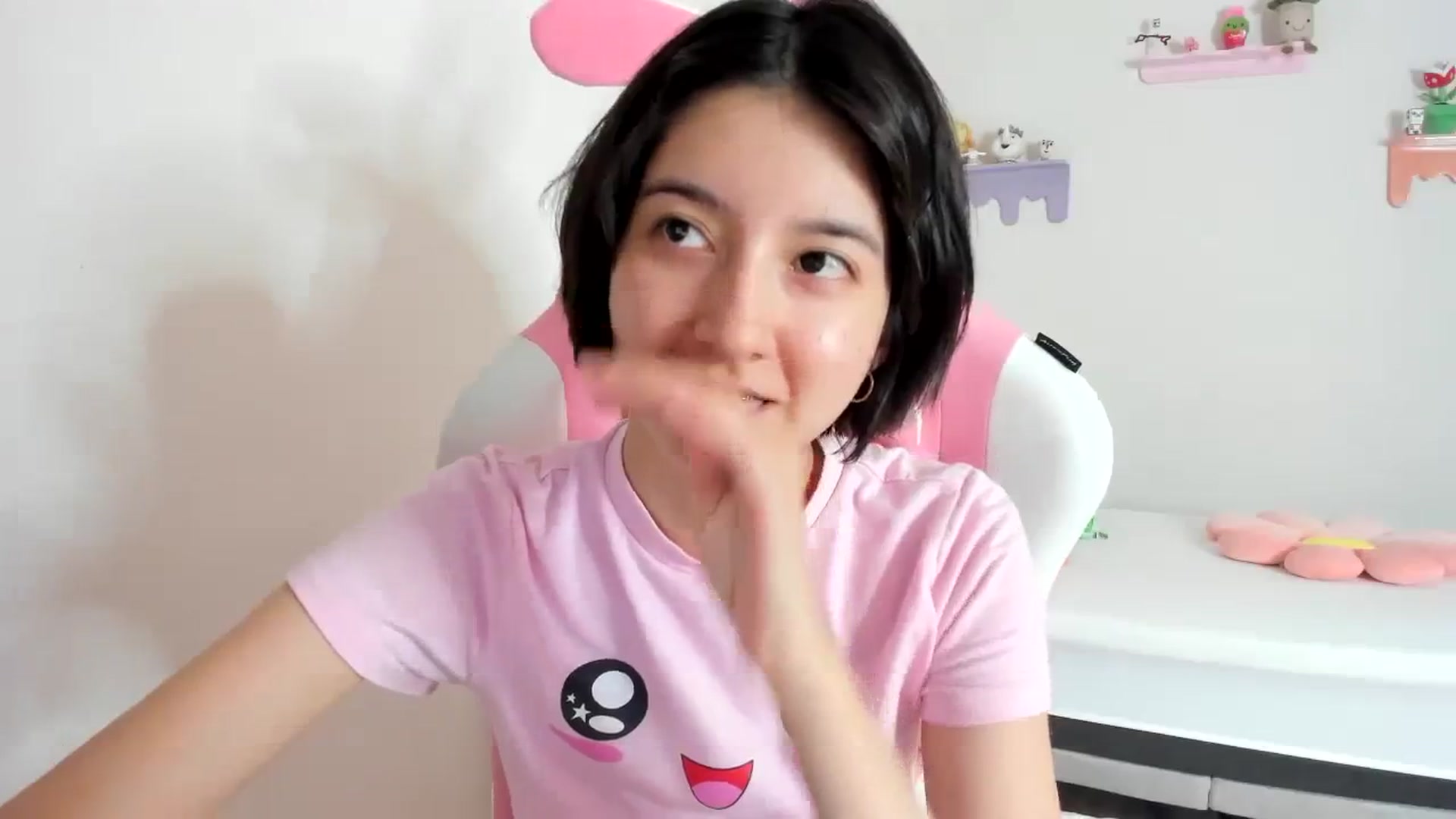 Gallery image thumbnail from Cherrycute666's myfreecams stream on, 09/26/2023, 01:05 image 15 of 20