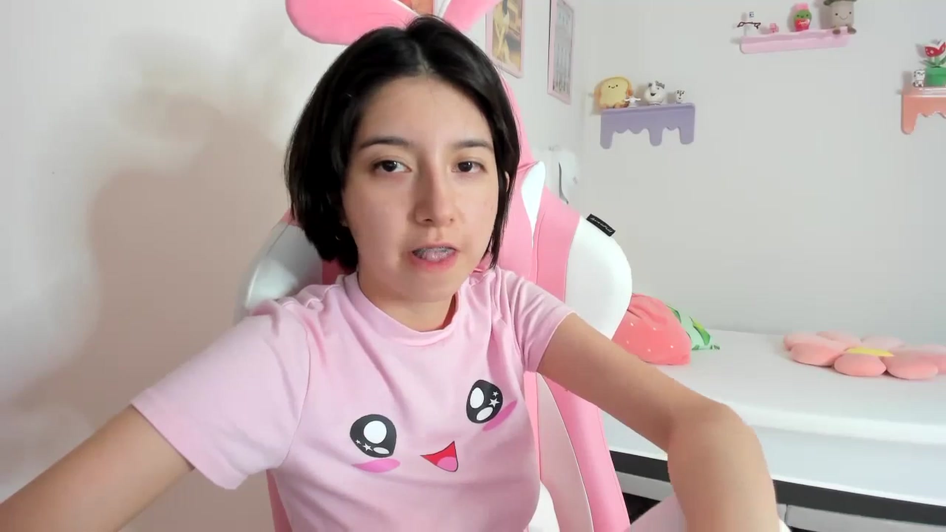 Gallery image thumbnail from Cherrycute666's myfreecams stream on, 09/26/2023, 01:05 image 14 of 20