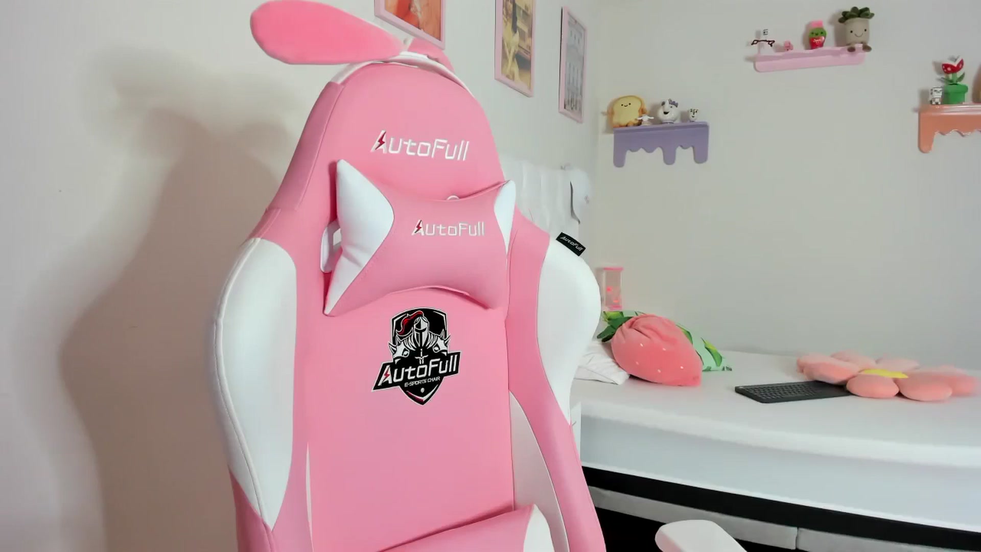 Gallery image thumbnail from Cherrycute666's myfreecams stream on, 09/26/2023, 02:36 image 9 of 20