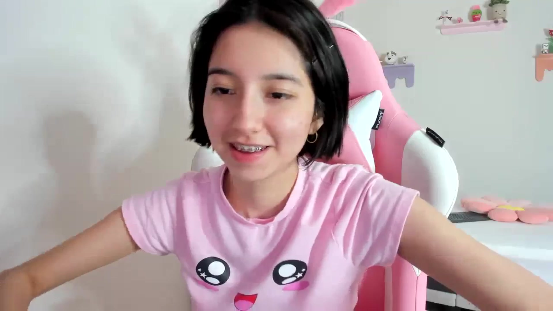 Gallery image thumbnail from Cherrycute666's myfreecams stream on, 09/26/2023, 02:36 image 18 of 20
