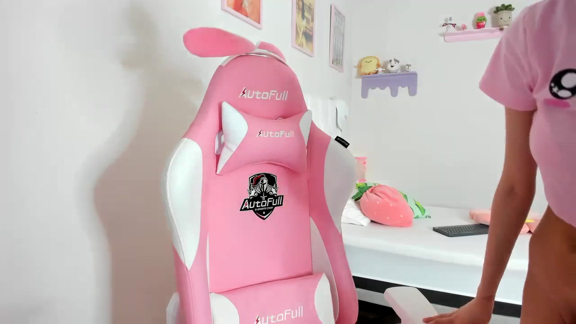 Gallery image thumbnail from Cherrycute666's myfreecams stream on, 09/26/2023, 02:36 image 11 of 20