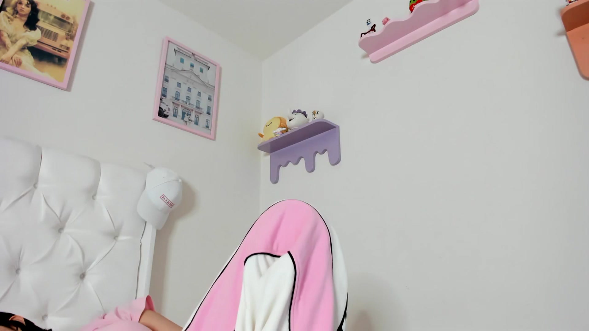 Gallery image thumbnail from Cherrycute666's myfreecams stream on, 09/26/2023, 07:27 image 8 of 20