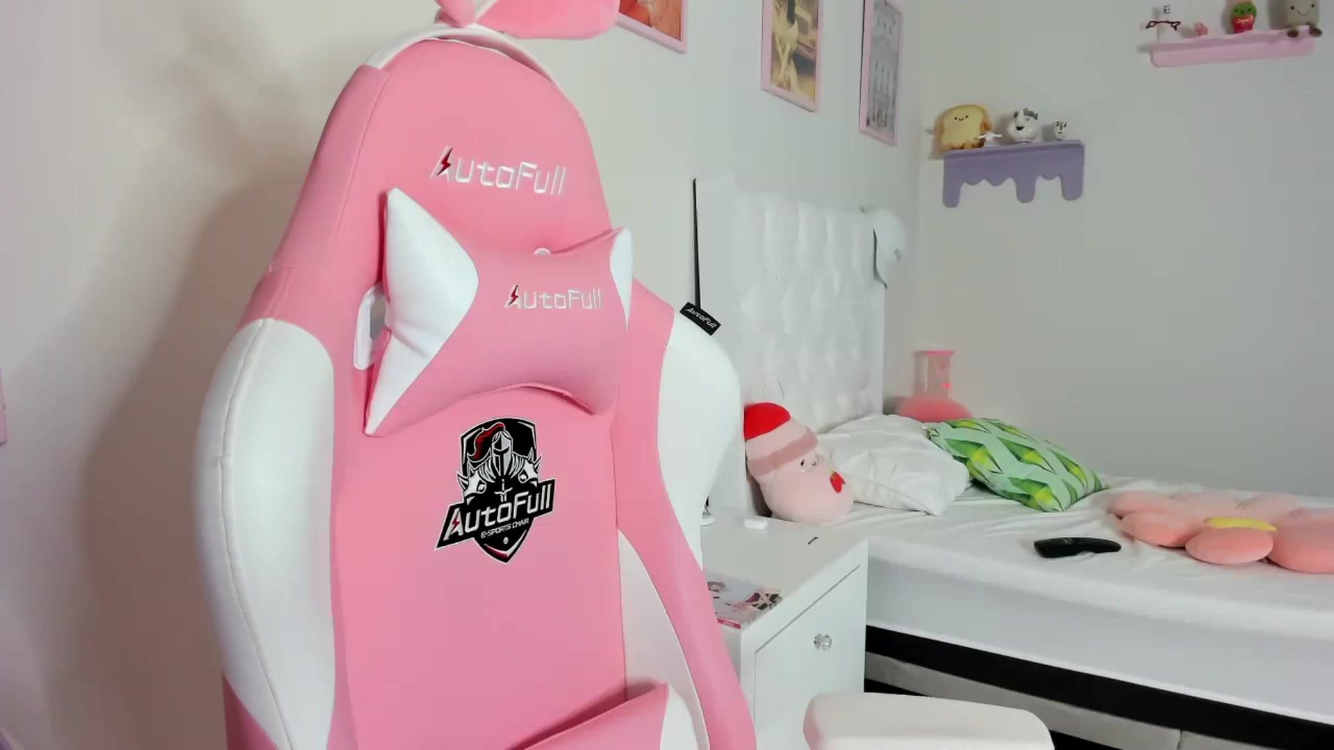 Gallery image thumbnail from Cherrycute666's myfreecams stream on, 09/26/2023, 09:09 image 20 of 20