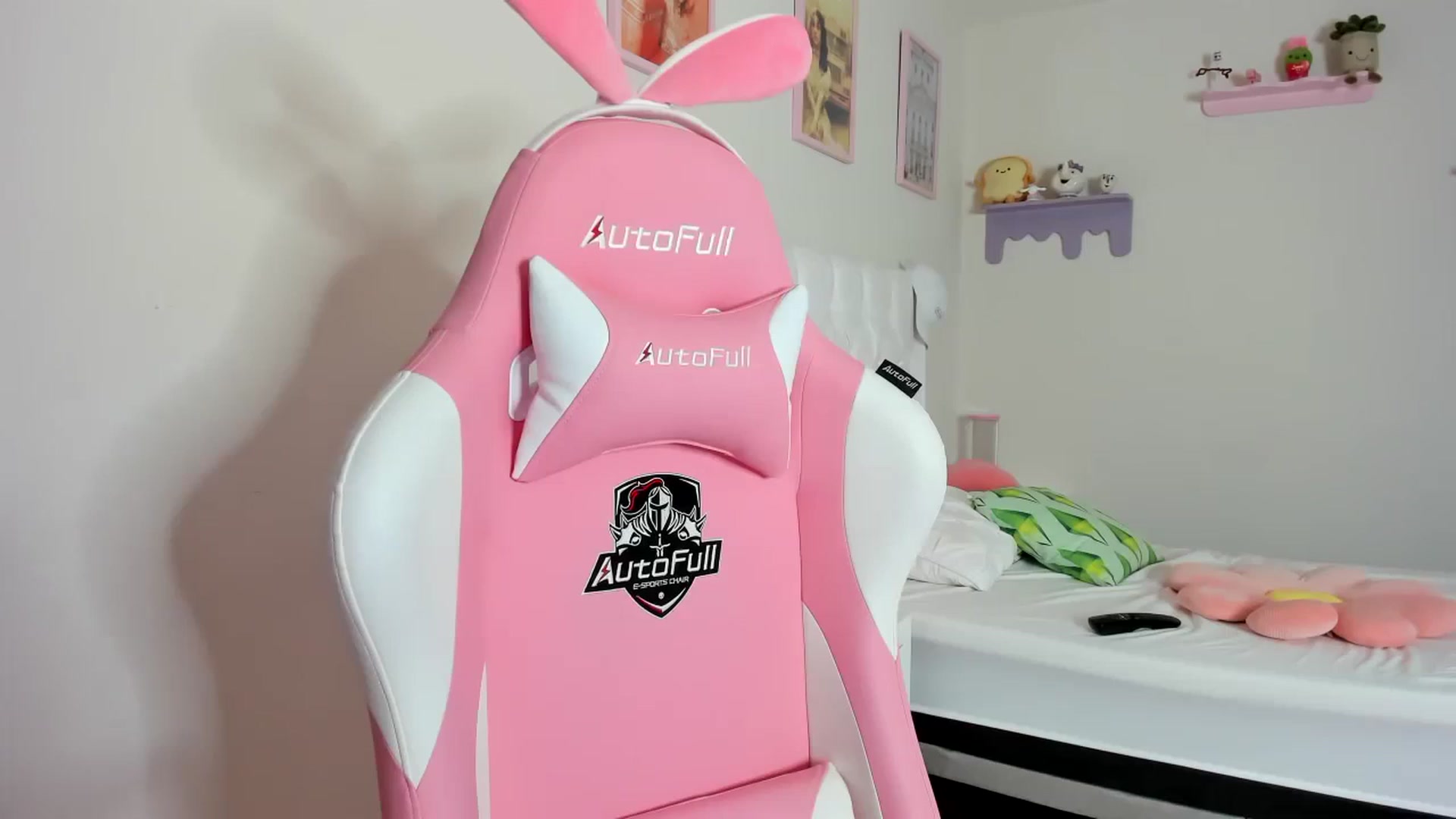 Gallery image thumbnail from Cherrycute666's myfreecams stream on, 09/26/2023, 22:41 image 13 of 20