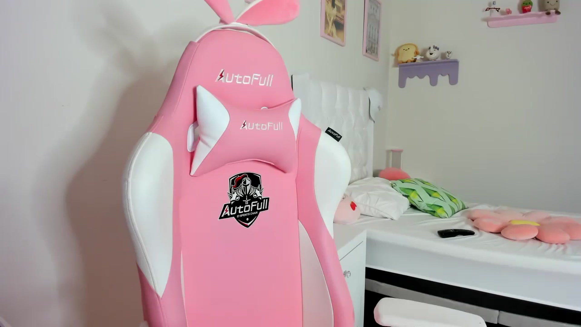 Gallery image thumbnail from Cherrycute666's myfreecams stream on, 09/26/2023, 23:05 image 16 of 20