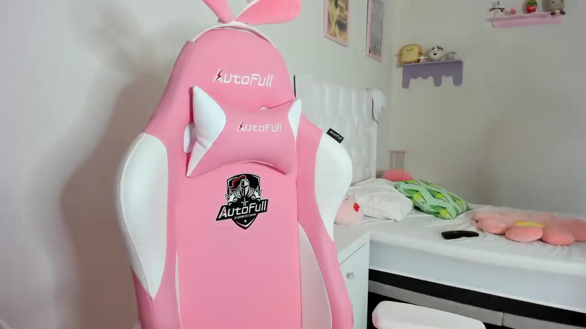 Gallery image thumbnail from Cherrycute666's myfreecams stream on, 09/26/2023, 23:05 image 20 of 20