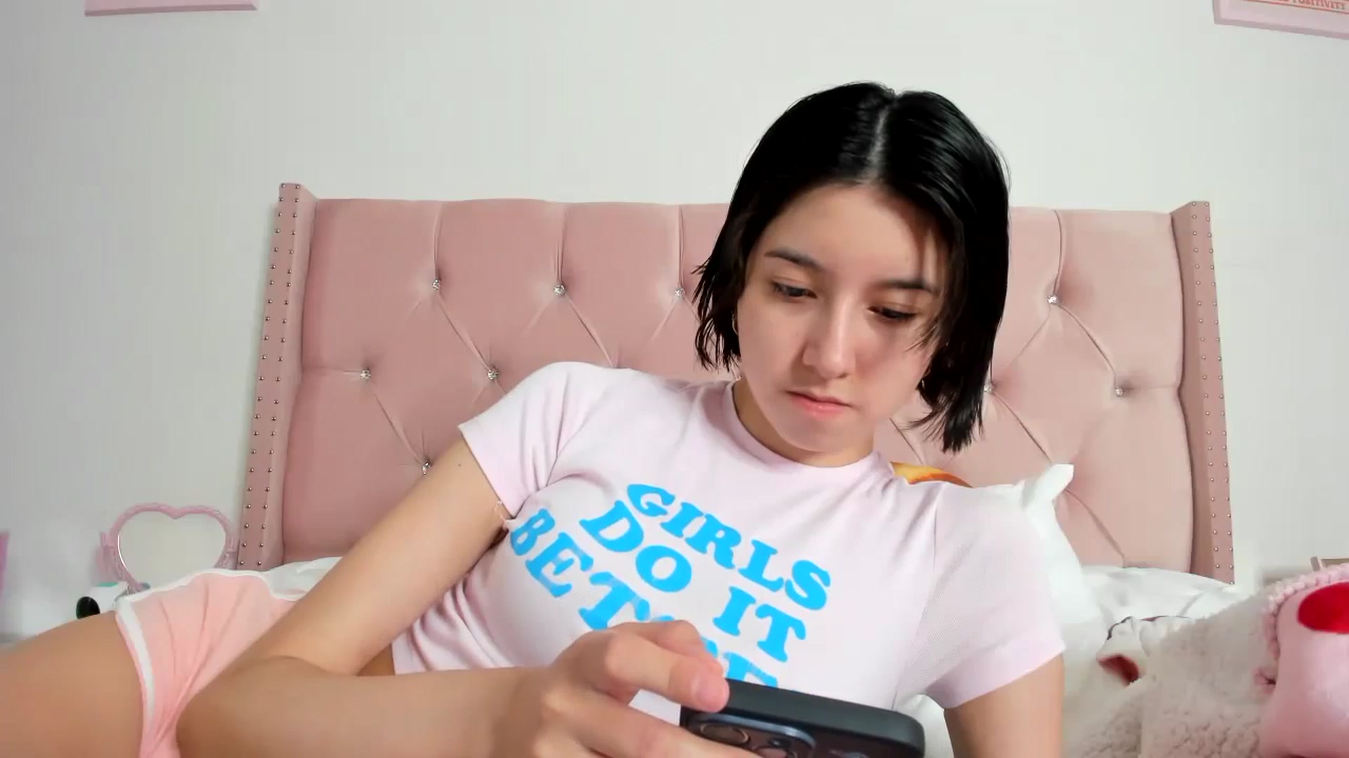 Gallery image thumbnail from Cherrycute666's myfreecams stream on, 09/27/2023, 08:38 image 20 of 20