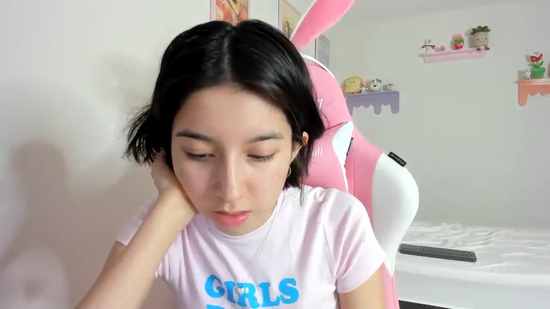 Gallery image thumbnail from Cherrycute666's myfreecams stream on, 09/27/2023, 09:17 image 13 of 20