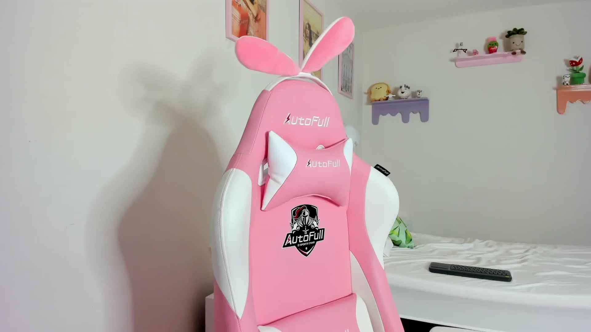 Gallery image thumbnail from Cherrycute666's myfreecams stream on, 09/27/2023, 09:17 image 12 of 20