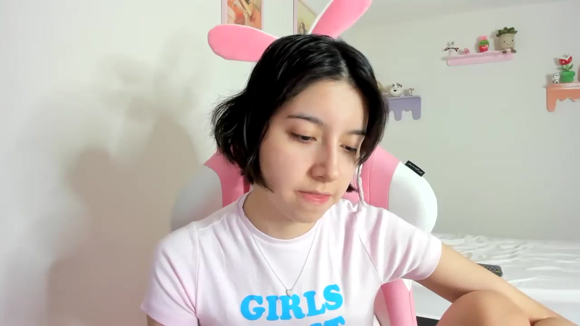 Gallery image thumbnail from Cherrycute666's myfreecams stream on, 09/27/2023, 09:17 image 15 of 20