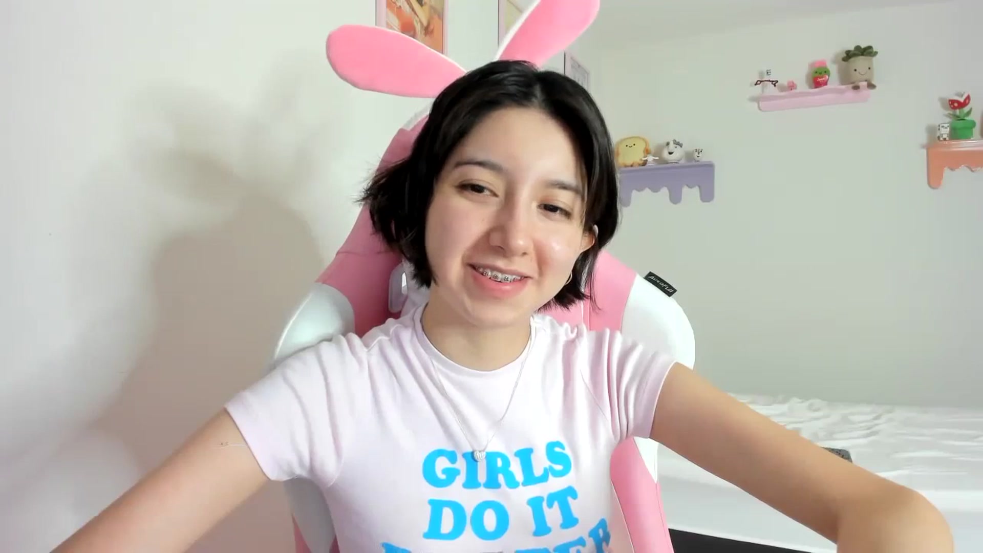 Gallery image thumbnail from Cherrycute666's myfreecams stream on, 09/27/2023, 09:17 image 17 of 20
