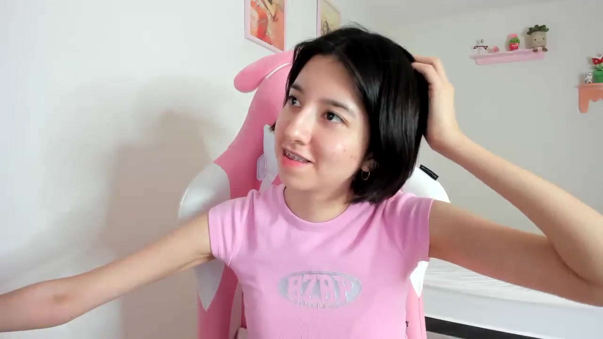Gallery image thumbnail from Cherrycute666's myfreecams stream on, 09/29/2023, 24:27 image 14 of 20