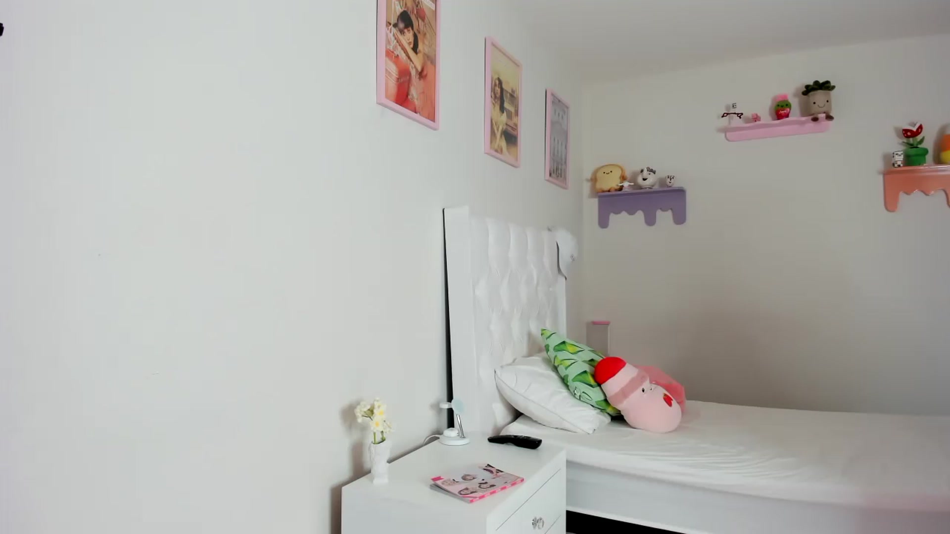 Gallery image thumbnail from Cherrycute666's myfreecams stream on, 09/29/2023, 24:27 image 8 of 20