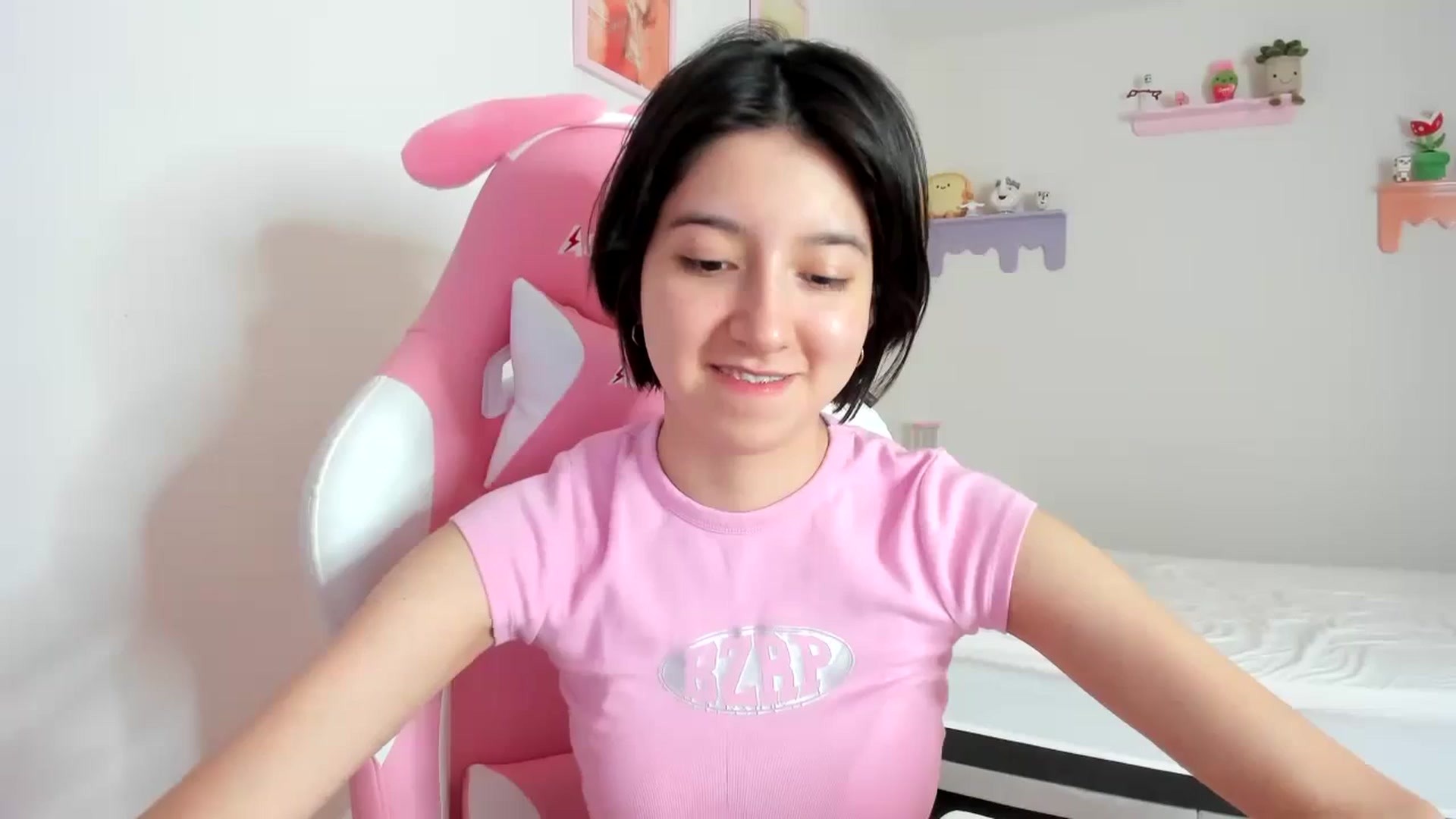 Gallery image thumbnail from Cherrycute666's myfreecams stream on, 09/29/2023, 24:27 image 5 of 20