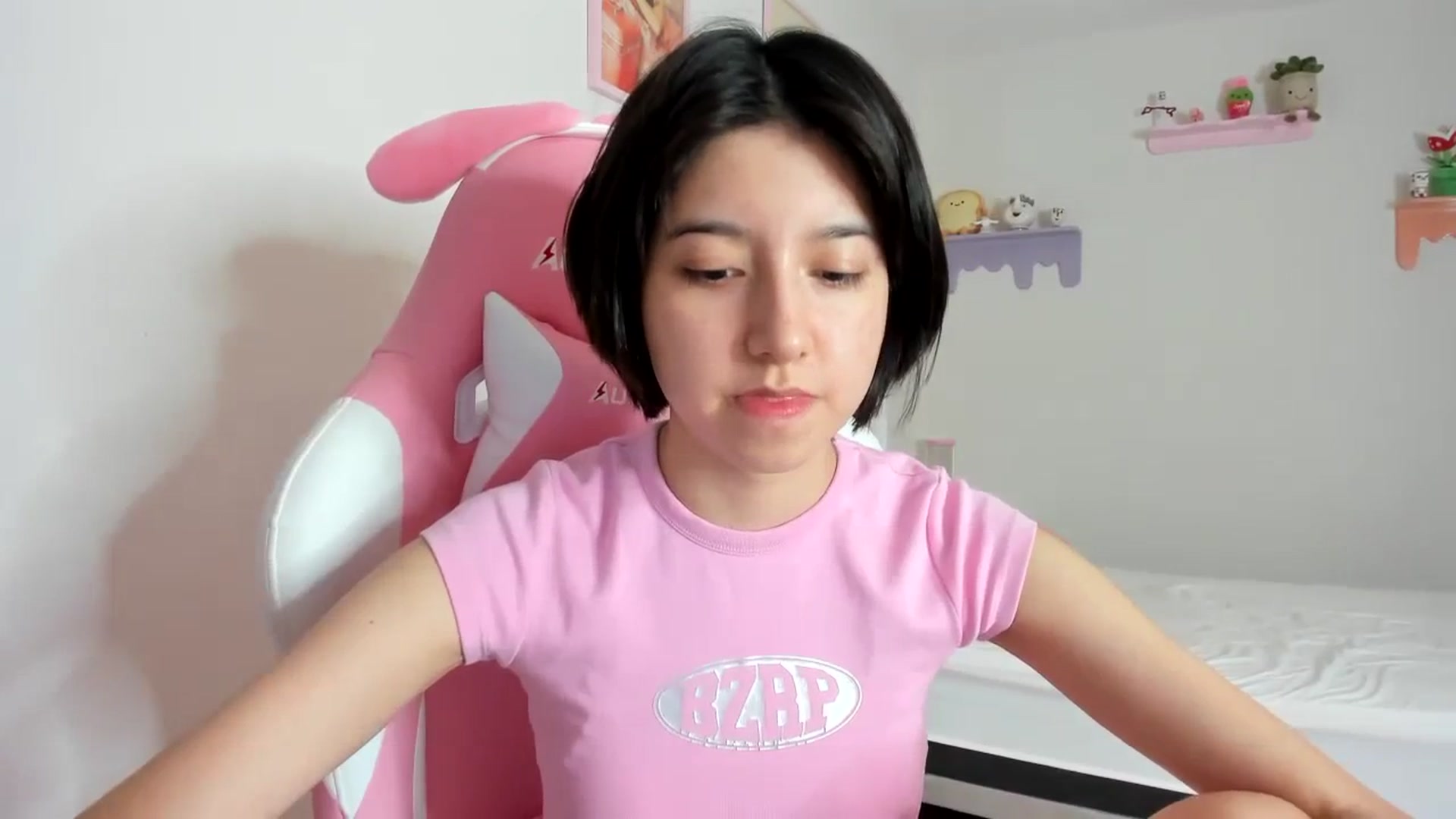 Gallery image thumbnail from Cherrycute666's myfreecams stream on, 09/29/2023, 24:27 image 16 of 20