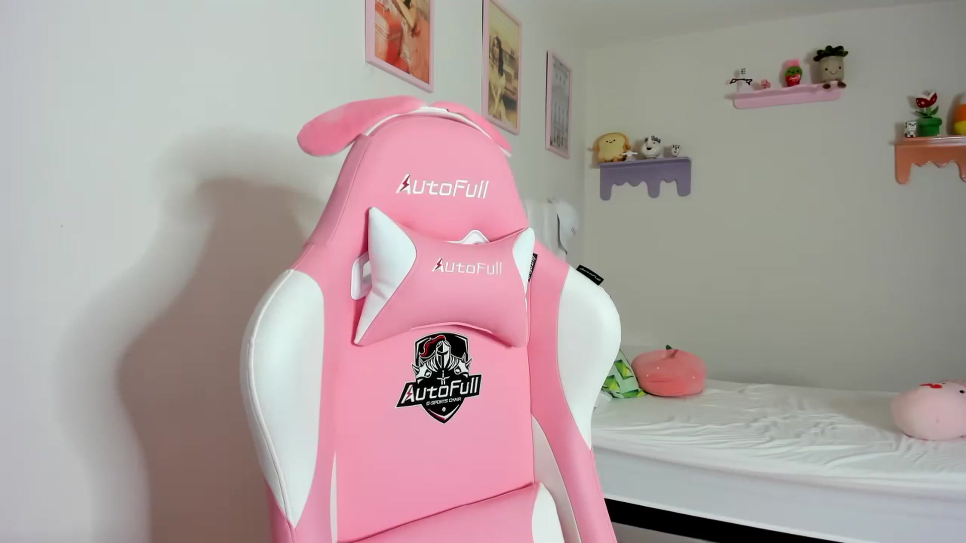 Gallery image thumbnail from Cherrycute666's myfreecams stream on, 09/29/2023, 02:58 image 6 of 20