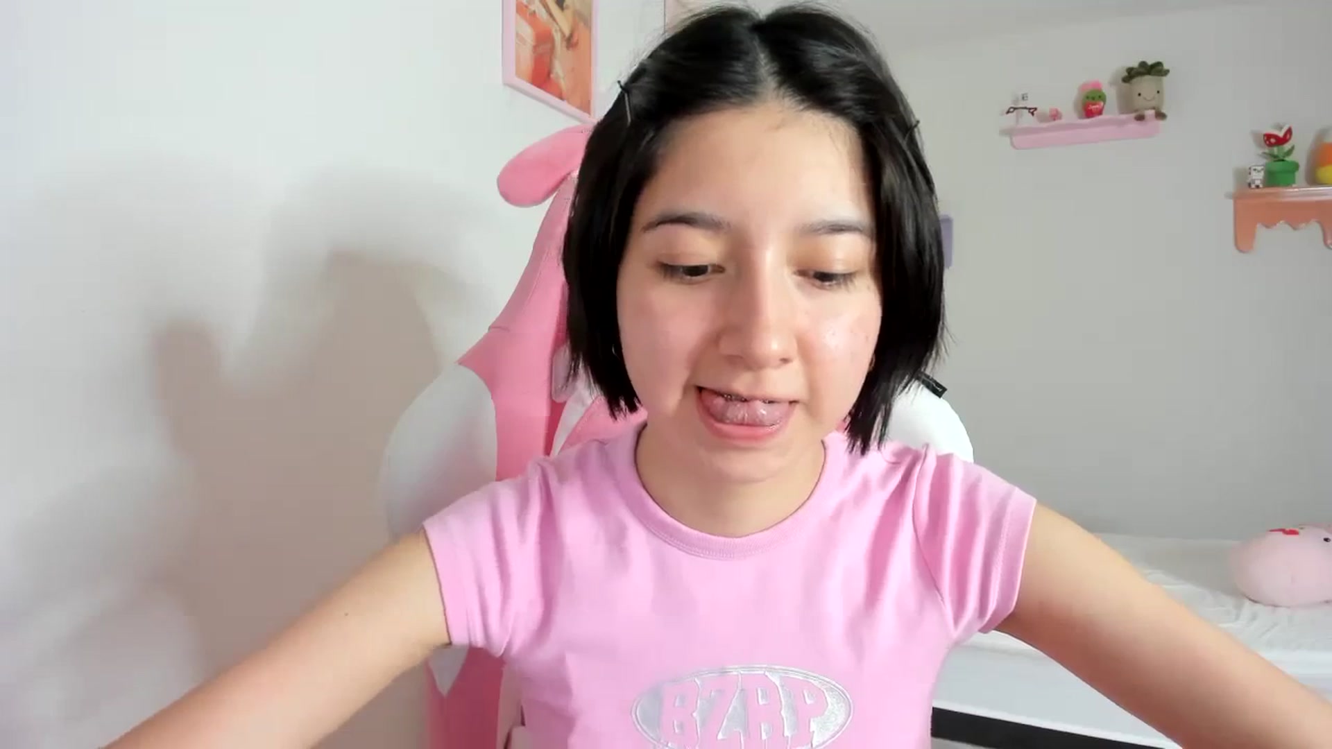 Gallery image thumbnail from Cherrycute666's myfreecams stream on, 09/29/2023, 02:58 image 5 of 20