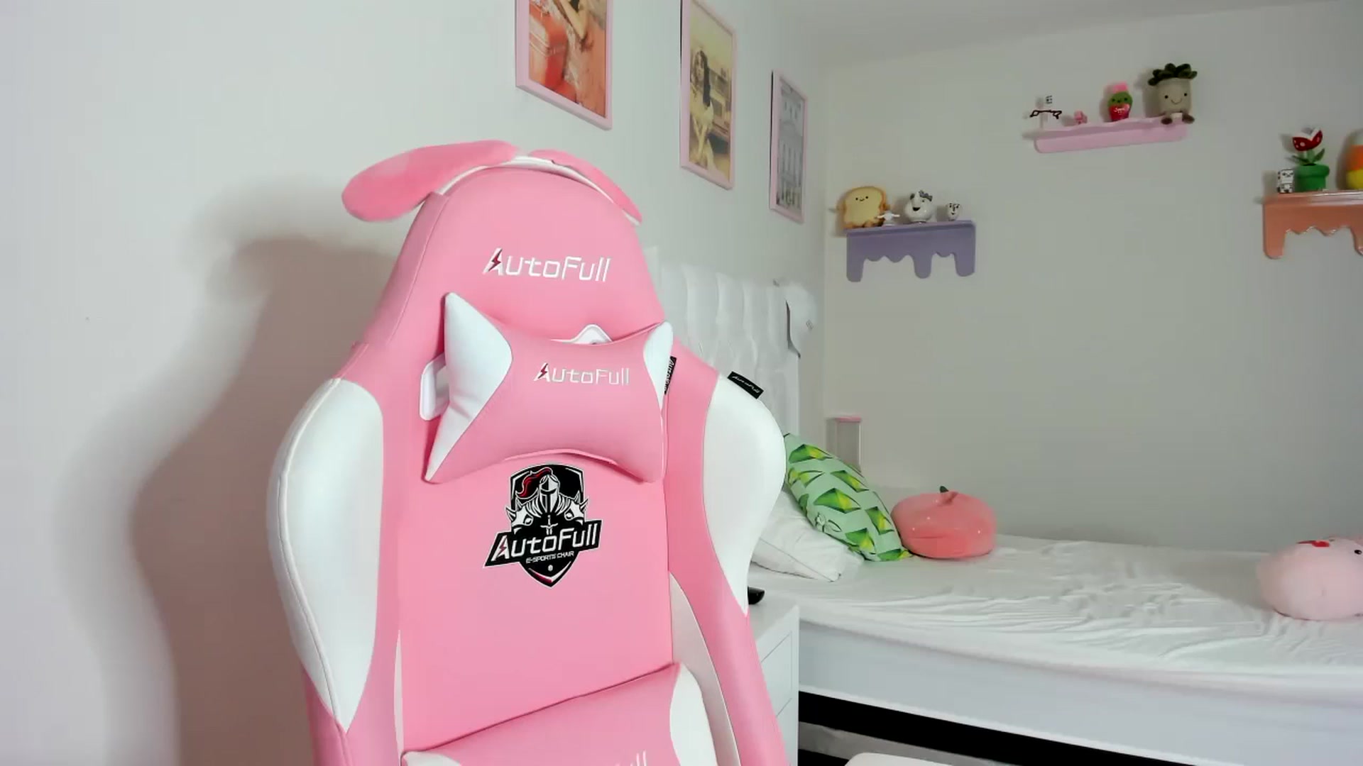 Gallery image thumbnail from Cherrycute666's myfreecams stream on, 09/29/2023, 02:58 image 9 of 20