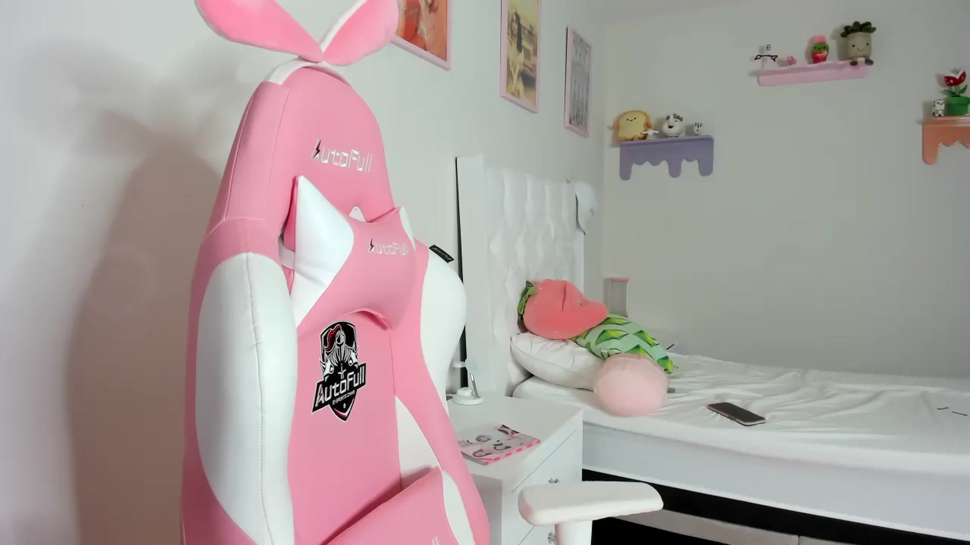 Gallery image thumbnail from Cherrycute666's myfreecams stream on, 09/29/2023, 06:56 image 17 of 20