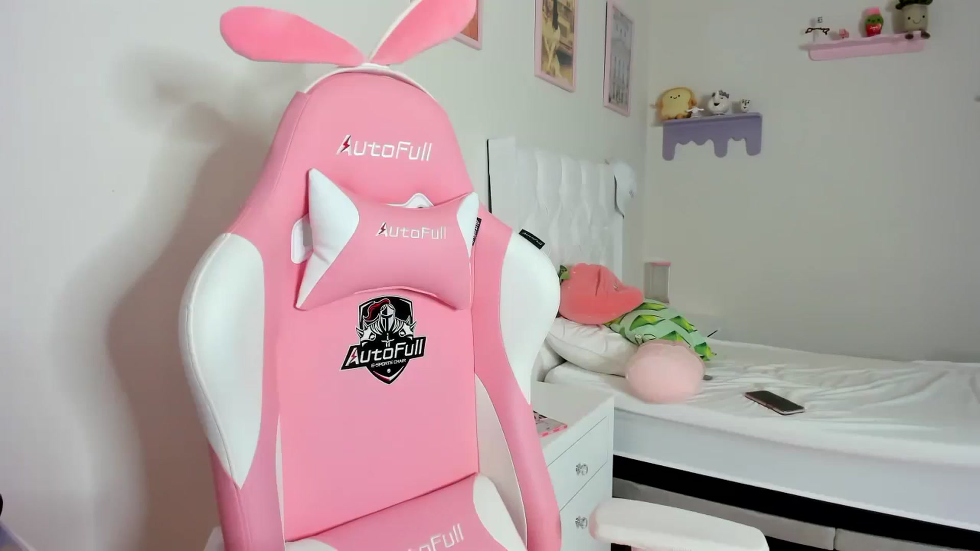 Gallery image thumbnail from Cherrycute666's myfreecams stream on, 09/29/2023, 06:56 image 6 of 20