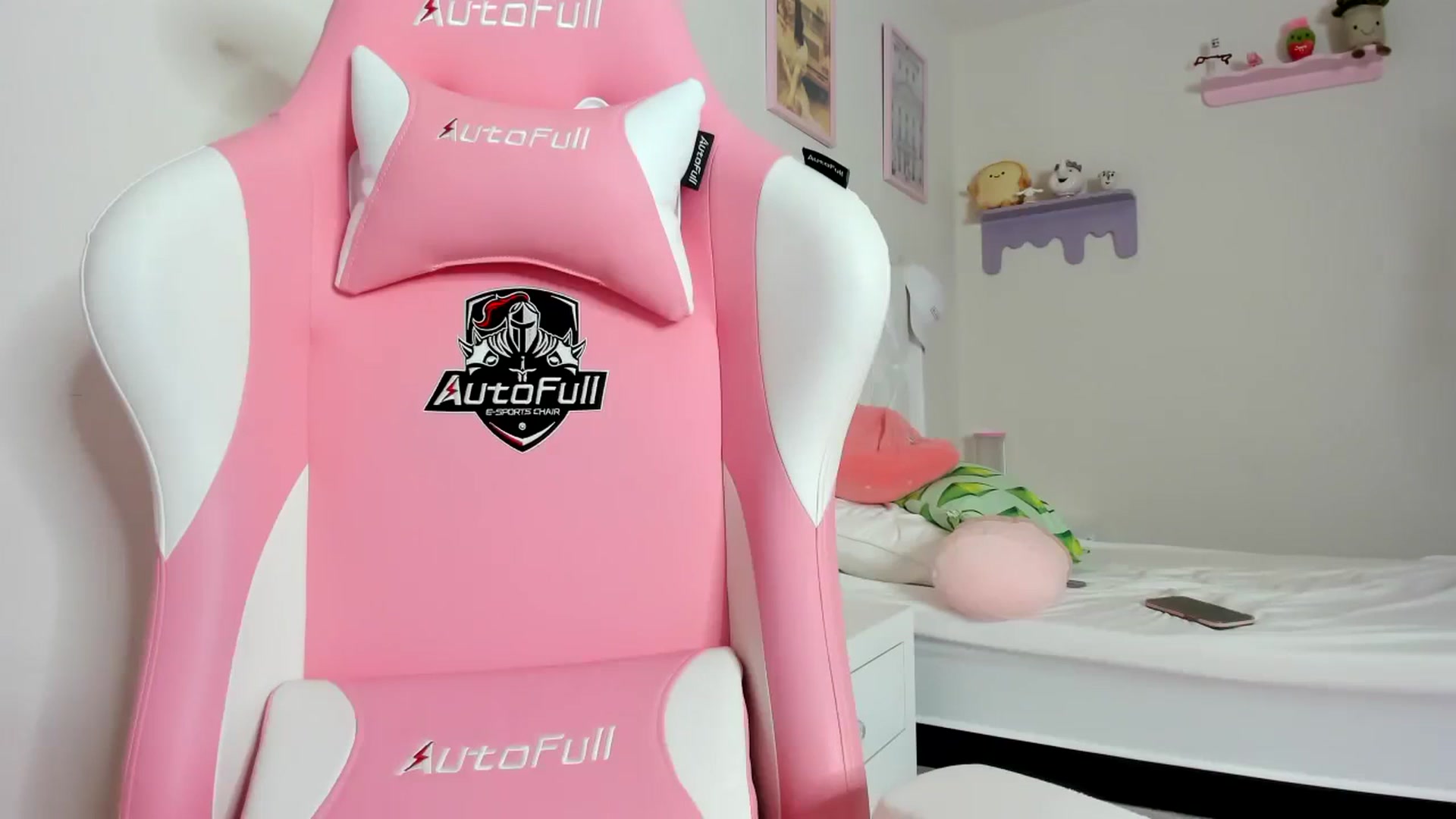 Gallery image thumbnail from Cherrycute666's myfreecams stream on, 09/29/2023, 06:56 image 3 of 20