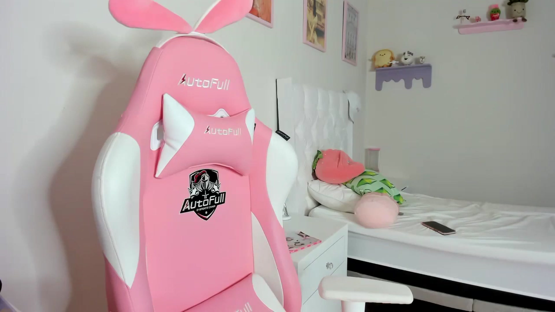 Gallery image thumbnail from Cherrycute666's myfreecams stream on, 09/29/2023, 06:56 image 7 of 20