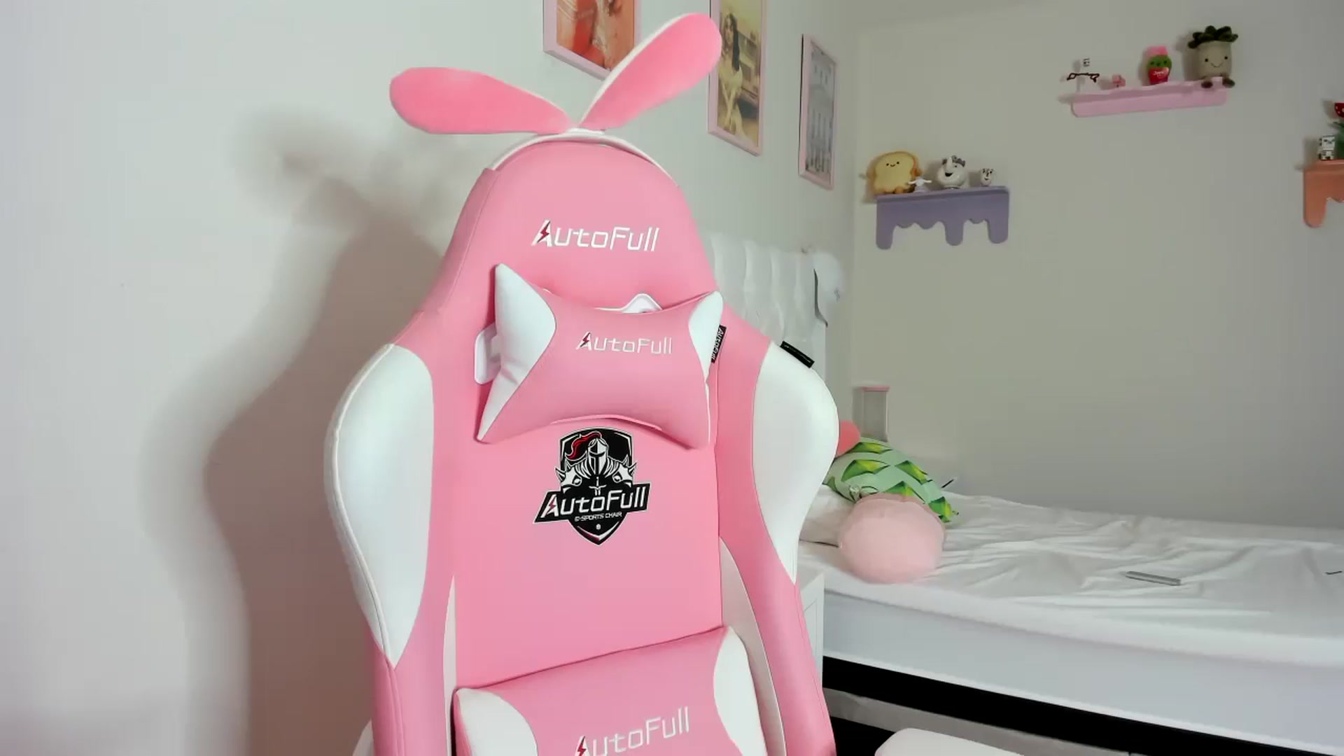 Gallery image thumbnail from Cherrycute666's myfreecams stream on, 09/29/2023, 07:50 image 1 of 20