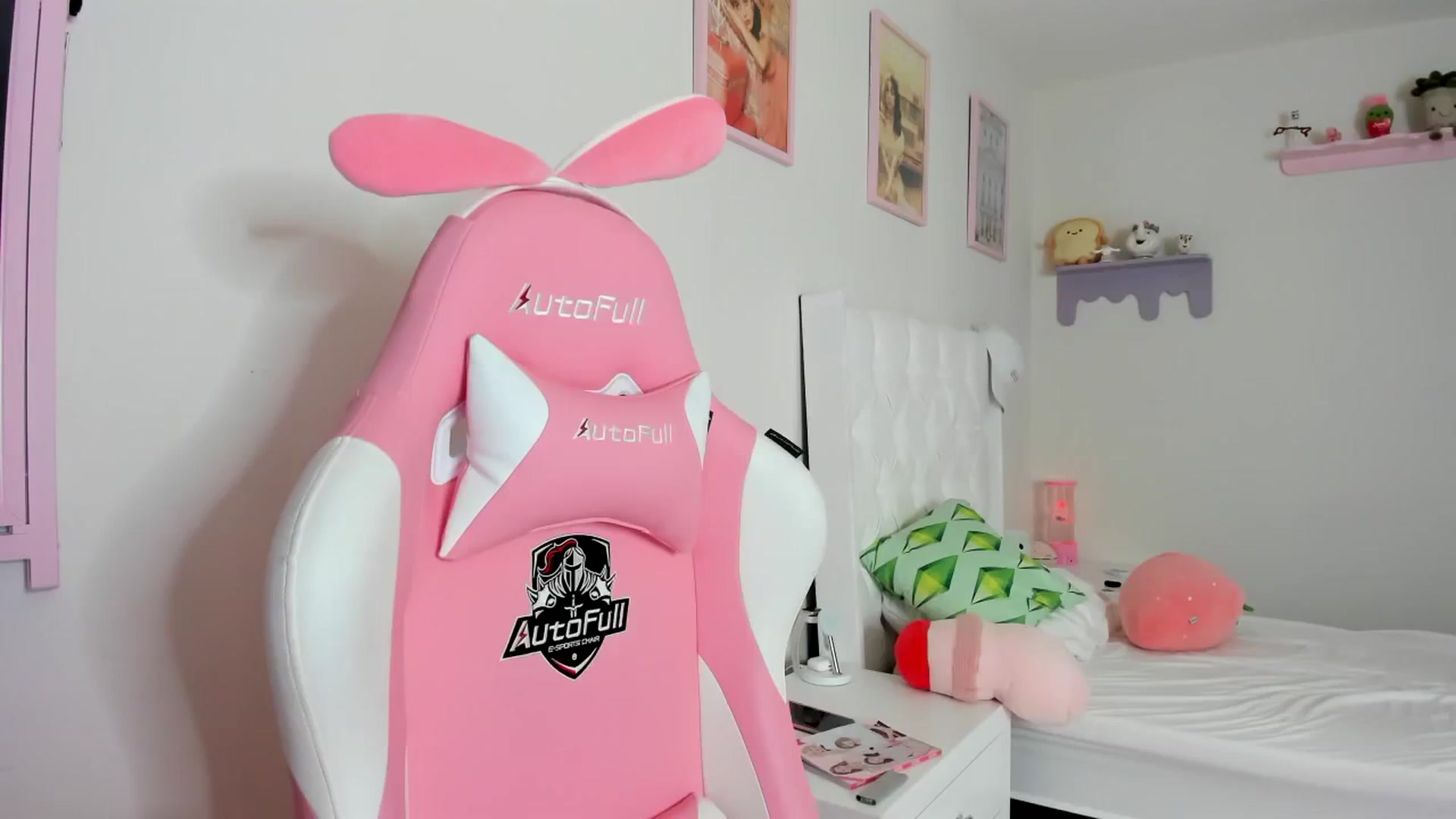 Gallery image thumbnail from Cherrycute666's myfreecams stream on, 09/29/2023, 20:37 image 17 of 20