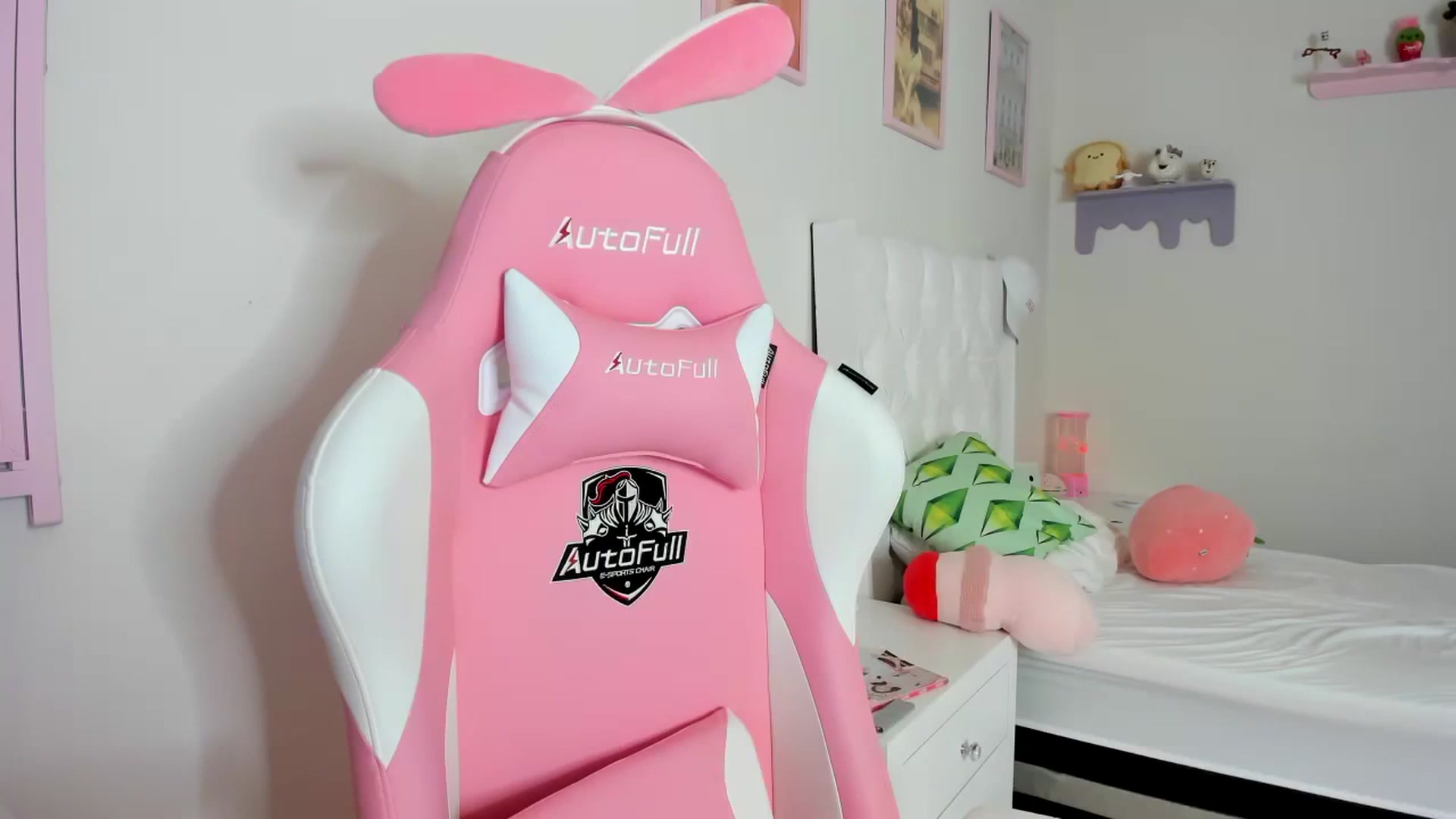 Gallery image thumbnail from Cherrycute666's myfreecams stream on, 09/29/2023, 20:37 image 12 of 20