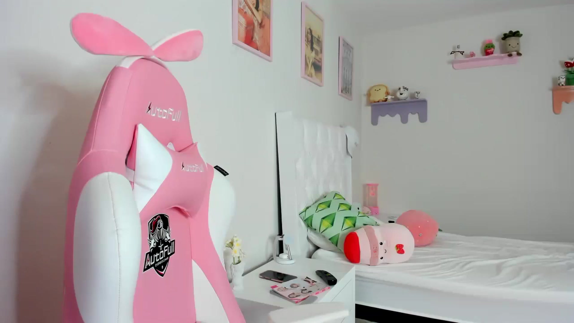 Gallery image thumbnail from Cherrycute666's myfreecams stream on, 09/29/2023, 22:42 image 14 of 20