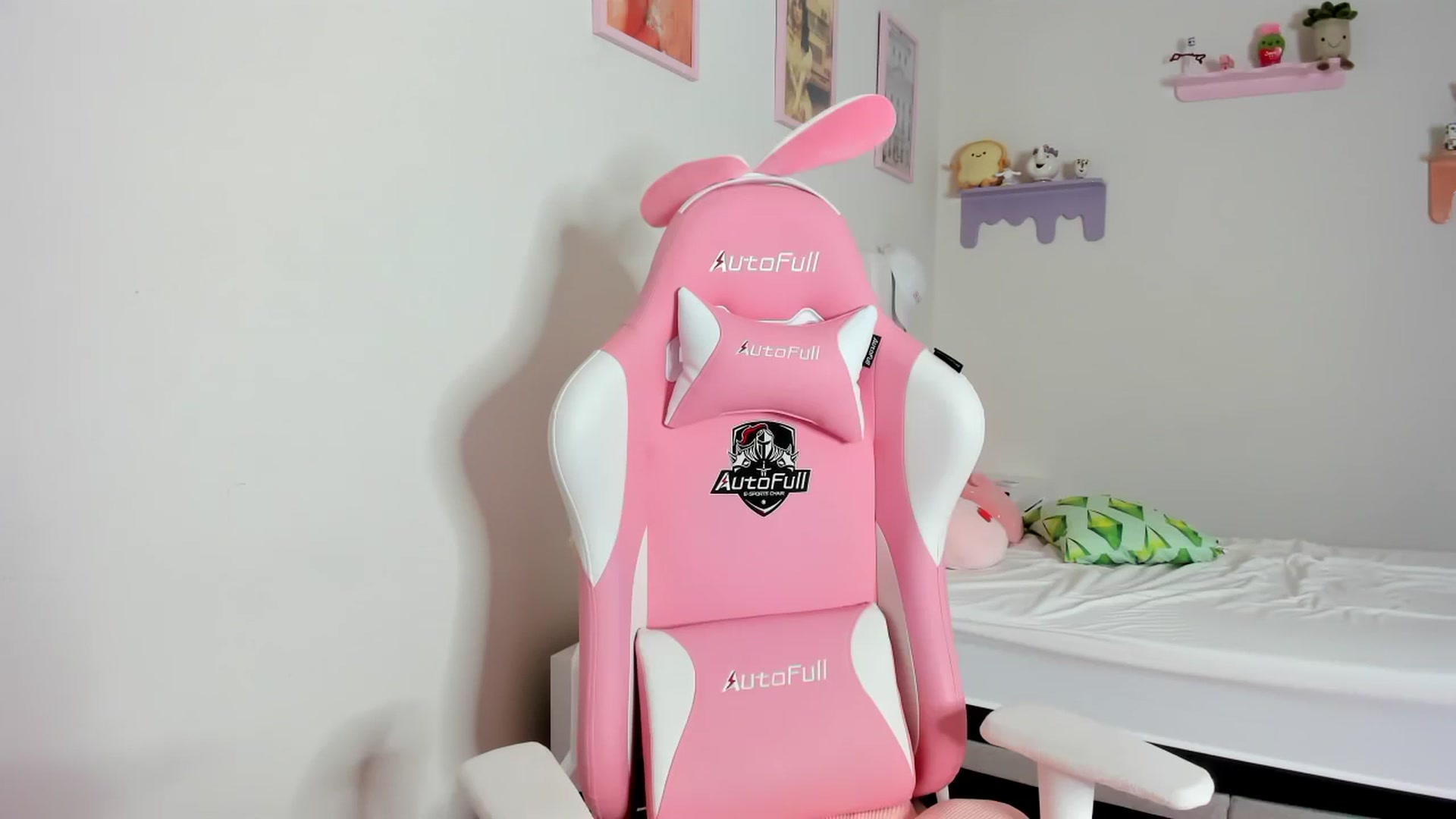 Gallery image thumbnail from Cherrycute666's myfreecams stream on, 09/30/2023, 01:24 image 2 of 20
