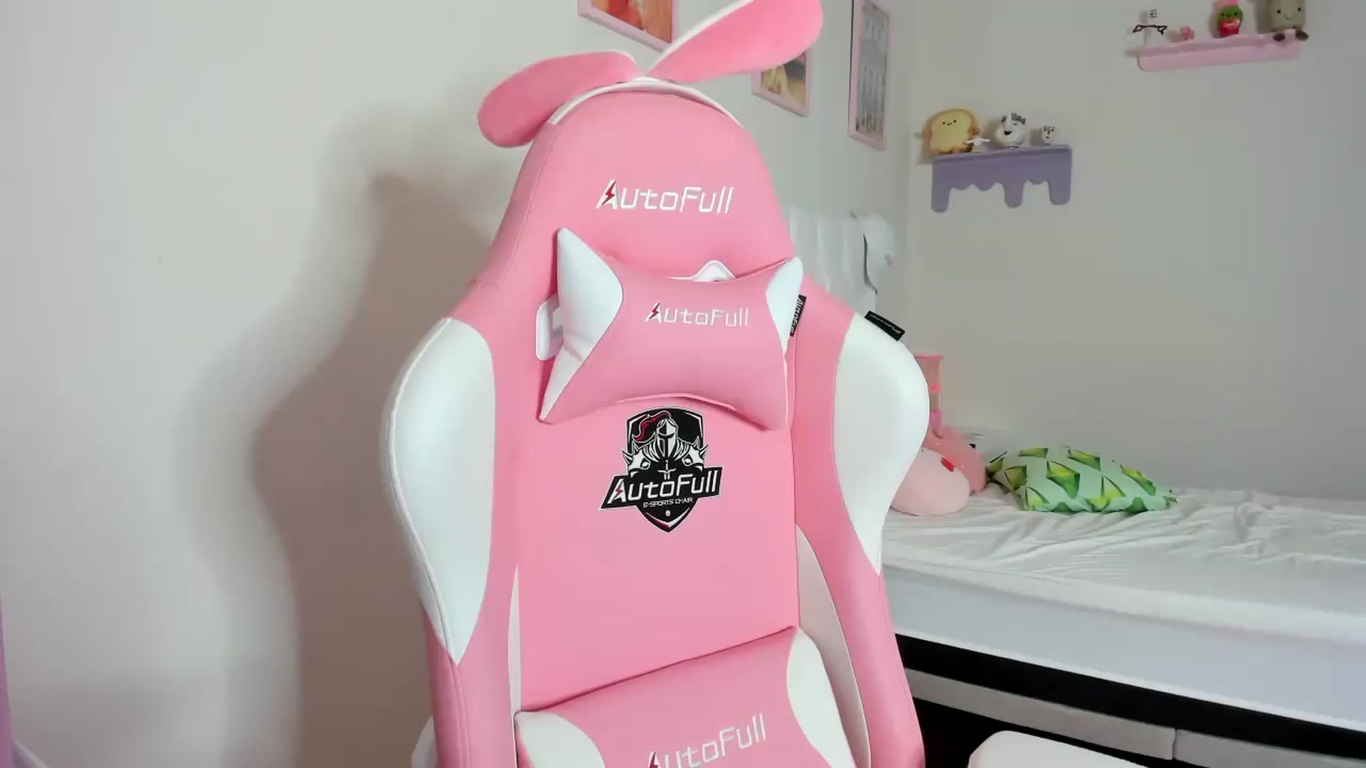 Gallery image thumbnail from Cherrycute666's myfreecams stream on, 09/30/2023, 01:24 image 13 of 20