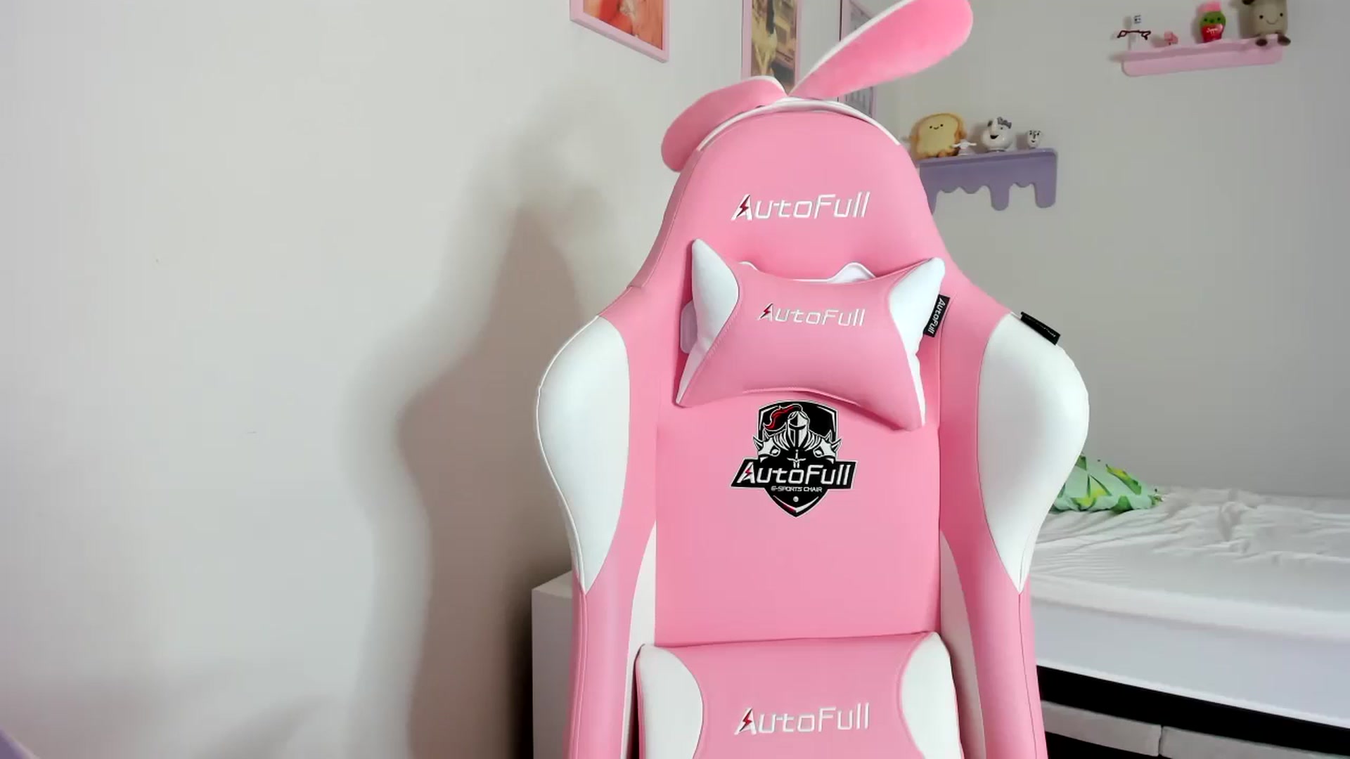 Gallery image thumbnail from Cherrycute666's myfreecams stream on, 09/30/2023, 01:24 image 12 of 20