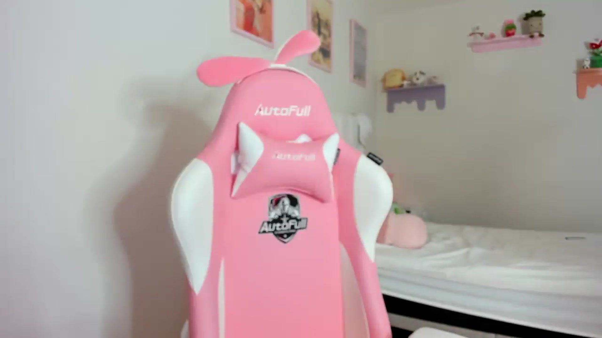 Gallery image thumbnail from Cherrycute666's myfreecams stream on, 09/30/2023, 21:22 image 15 of 20