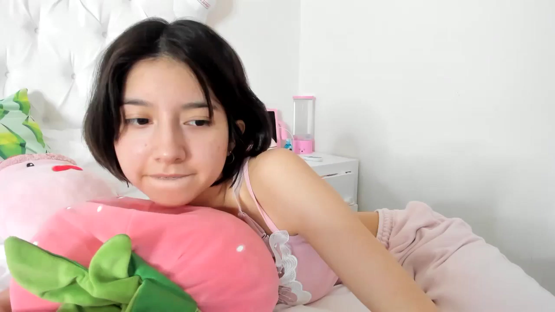 Gallery image thumbnail from Cherrycute666's myfreecams stream on, 10/02/2023, 06:14 image 11 of 20