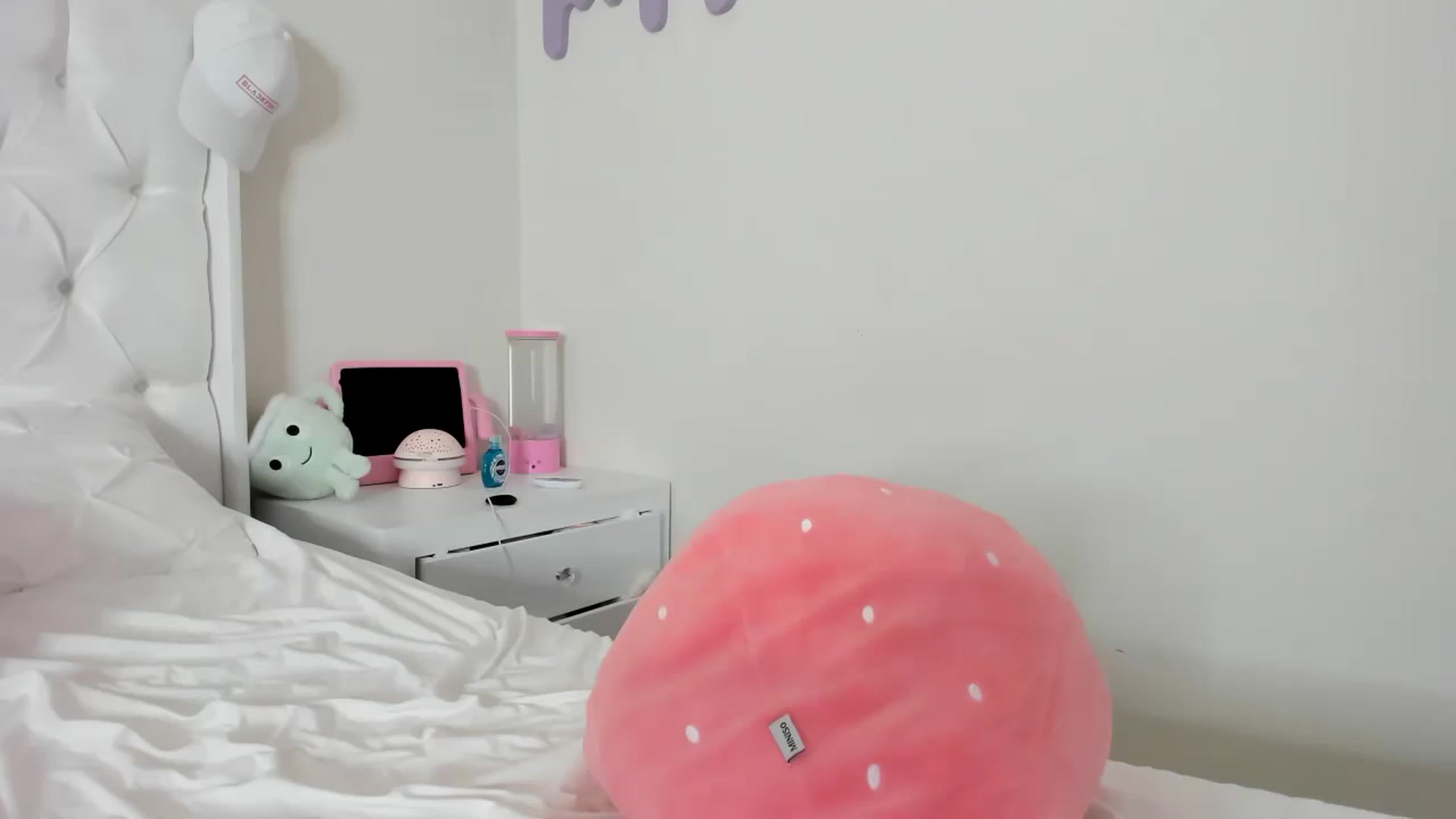 Gallery image thumbnail from Cherrycute666's myfreecams stream on, 10/02/2023, 06:14 image 4 of 20