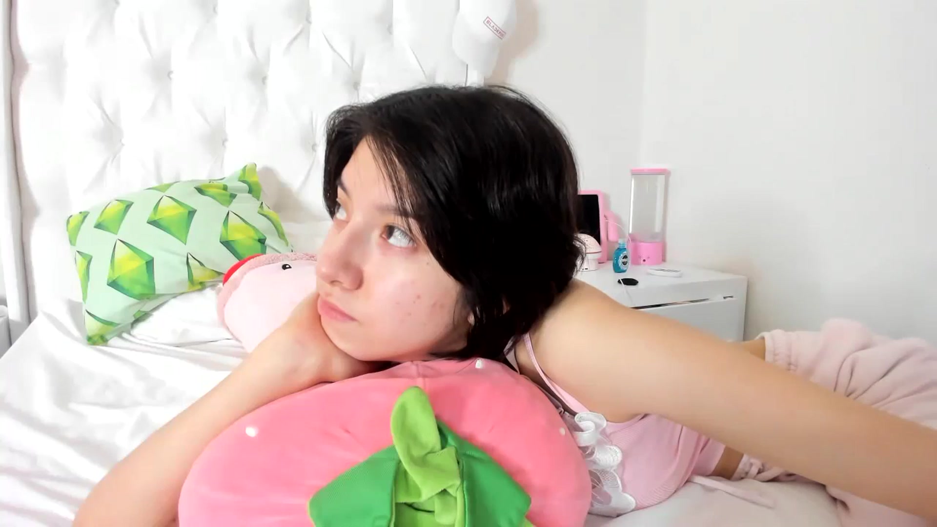 Gallery image thumbnail from Cherrycute666's myfreecams stream on, 10/02/2023, 06:14 image 13 of 20
