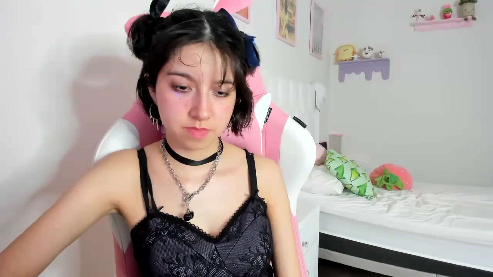 Gallery image thumbnail from Cherrycute666's myfreecams stream on, 10/03/2023, 07:09 image 17 of 20