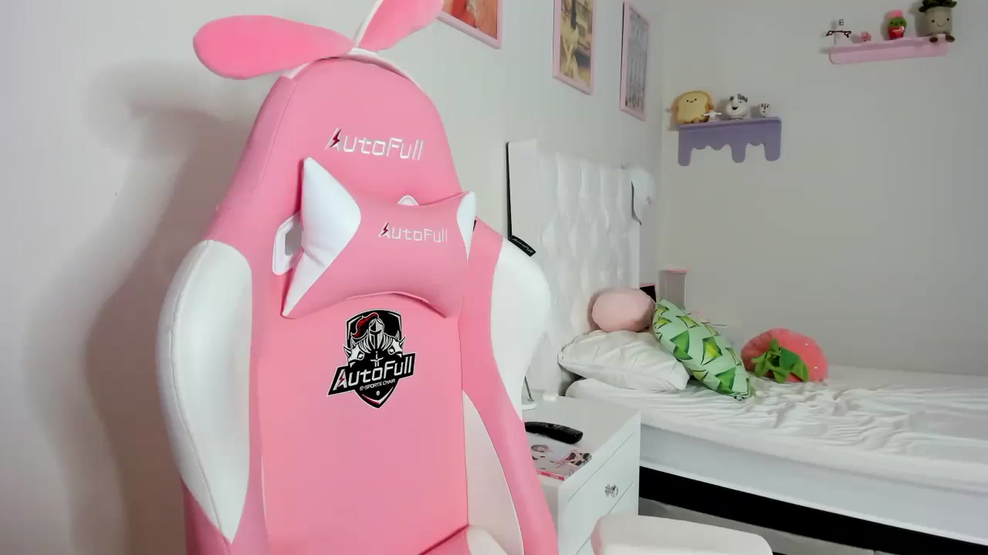 Gallery image thumbnail from Cherrycute666's myfreecams stream on, 10/03/2023, 07:09 image 18 of 20