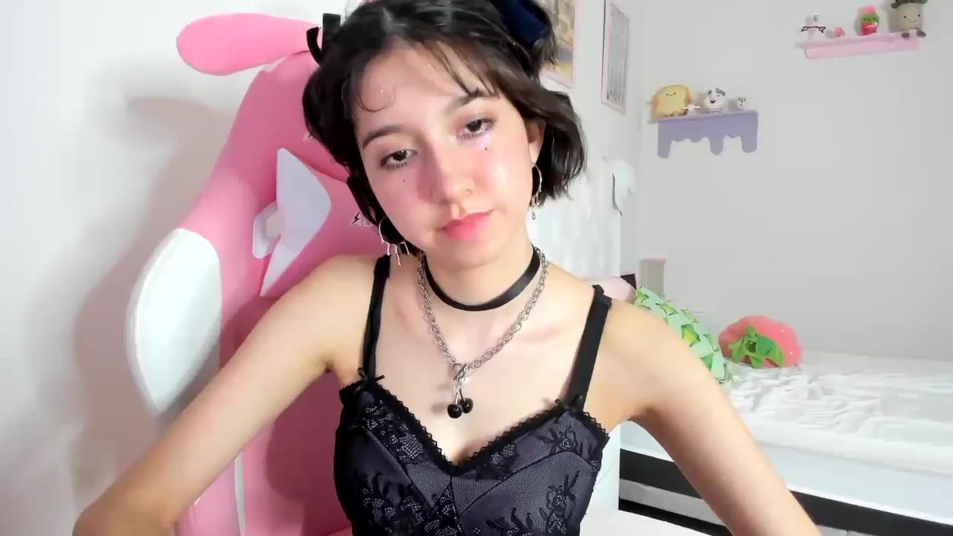 Gallery image thumbnail from Cherrycute666's myfreecams stream on, 10/03/2023, 07:09 image 12 of 20