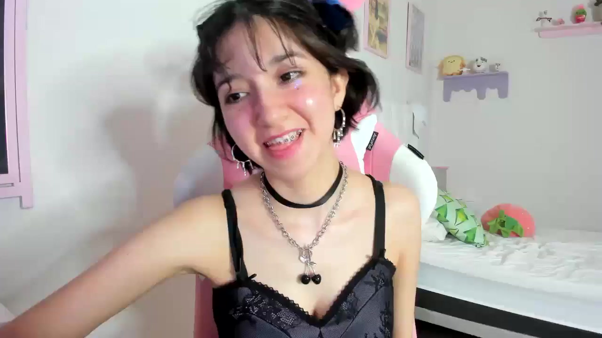 Gallery image thumbnail from Cherrycute666's myfreecams stream on, 10/03/2023, 07:09 image 4 of 20