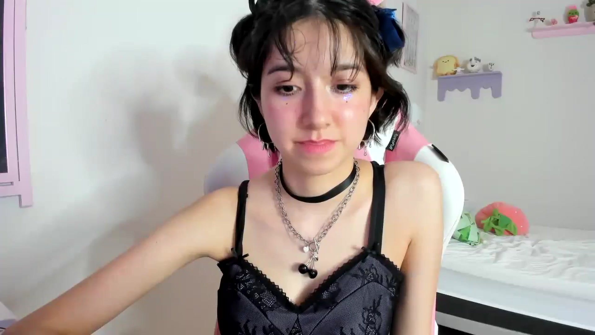 Gallery image thumbnail from Cherrycute666's myfreecams stream on, 10/03/2023, 07:09 image 5 of 20