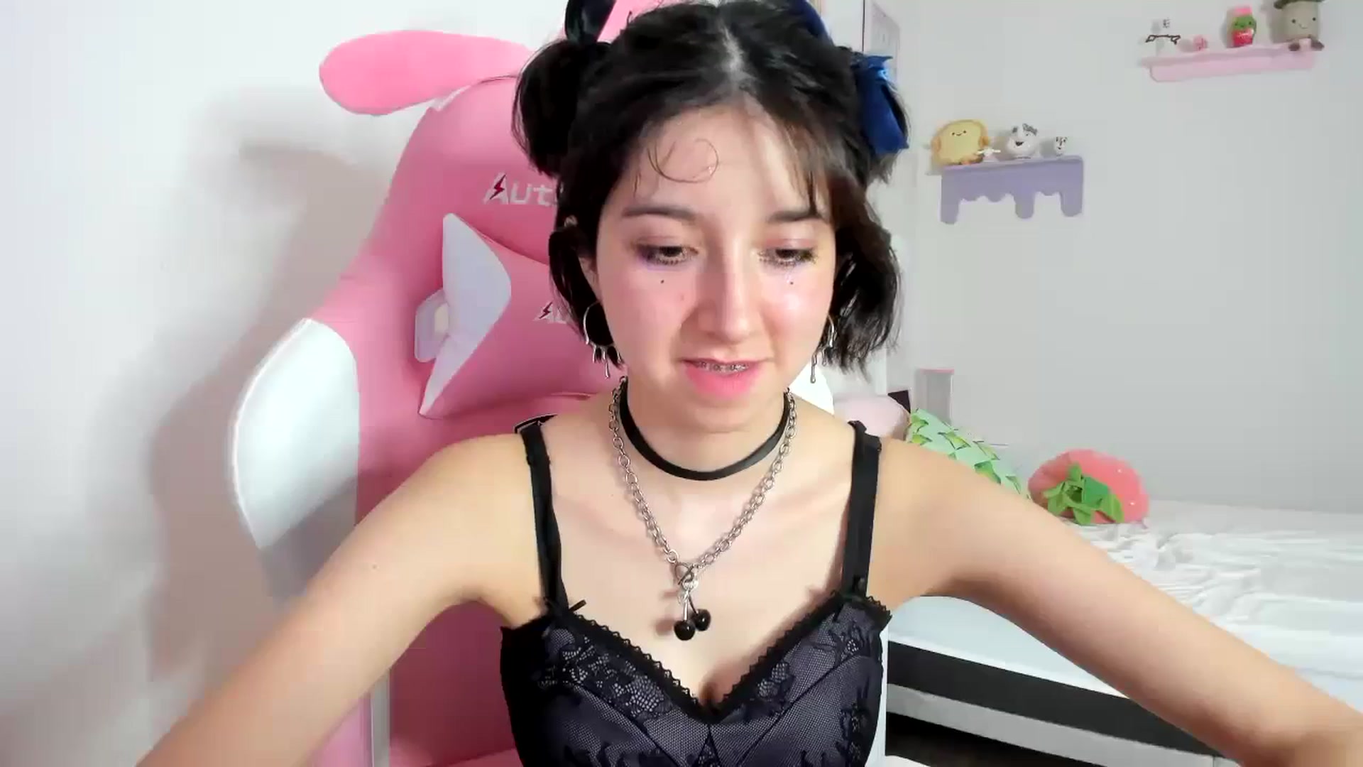 Gallery image thumbnail from Cherrycute666's myfreecams stream on, 10/03/2023, 07:09 image 13 of 20
