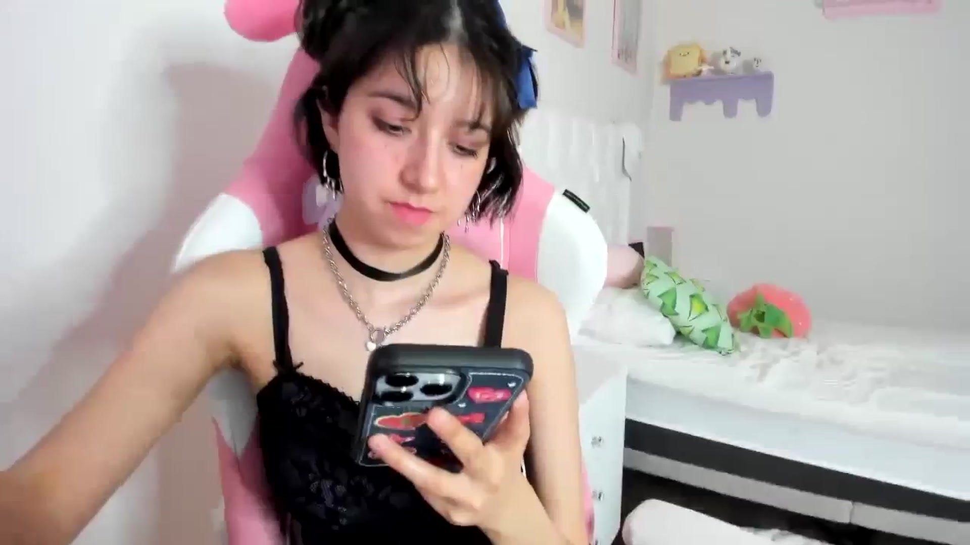 Gallery image thumbnail from Cherrycute666's myfreecams stream on, 10/03/2023, 07:09 image 8 of 20