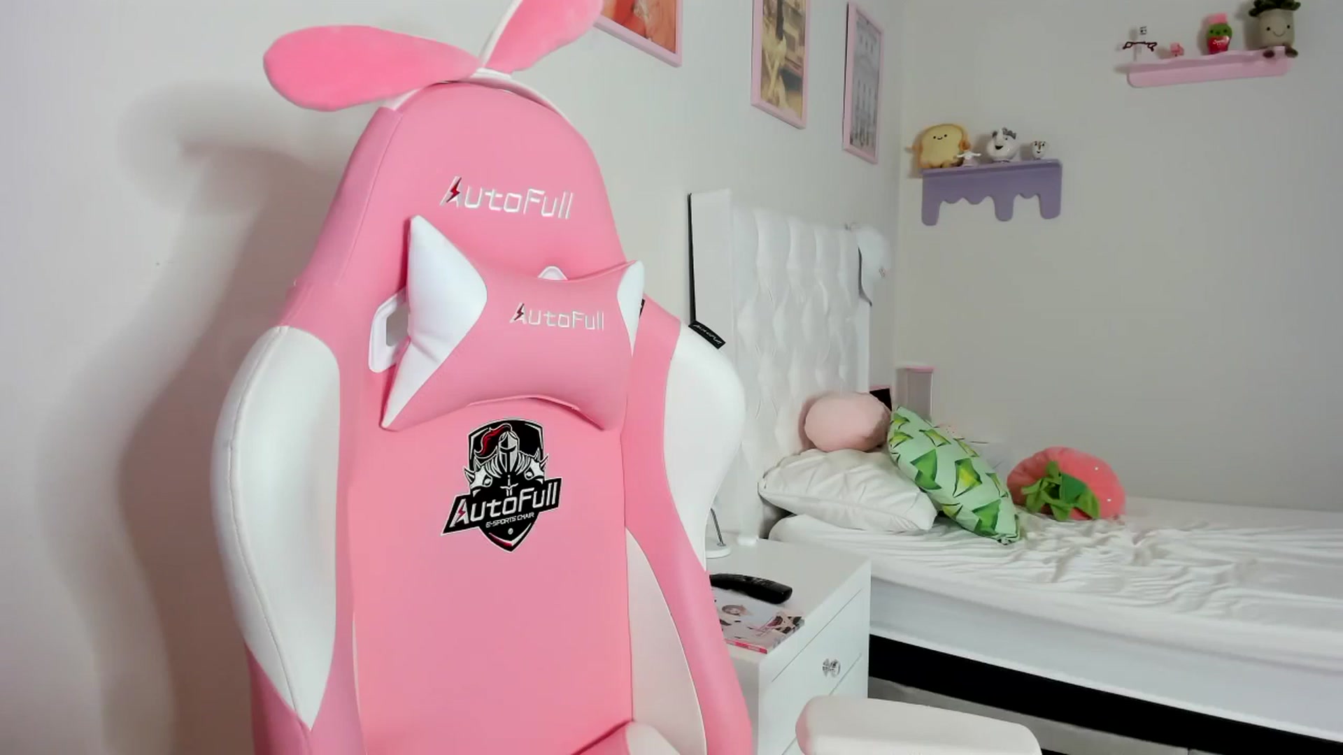 Gallery image thumbnail from Cherrycute666's myfreecams stream on, 10/03/2023, 07:09 image 20 of 20