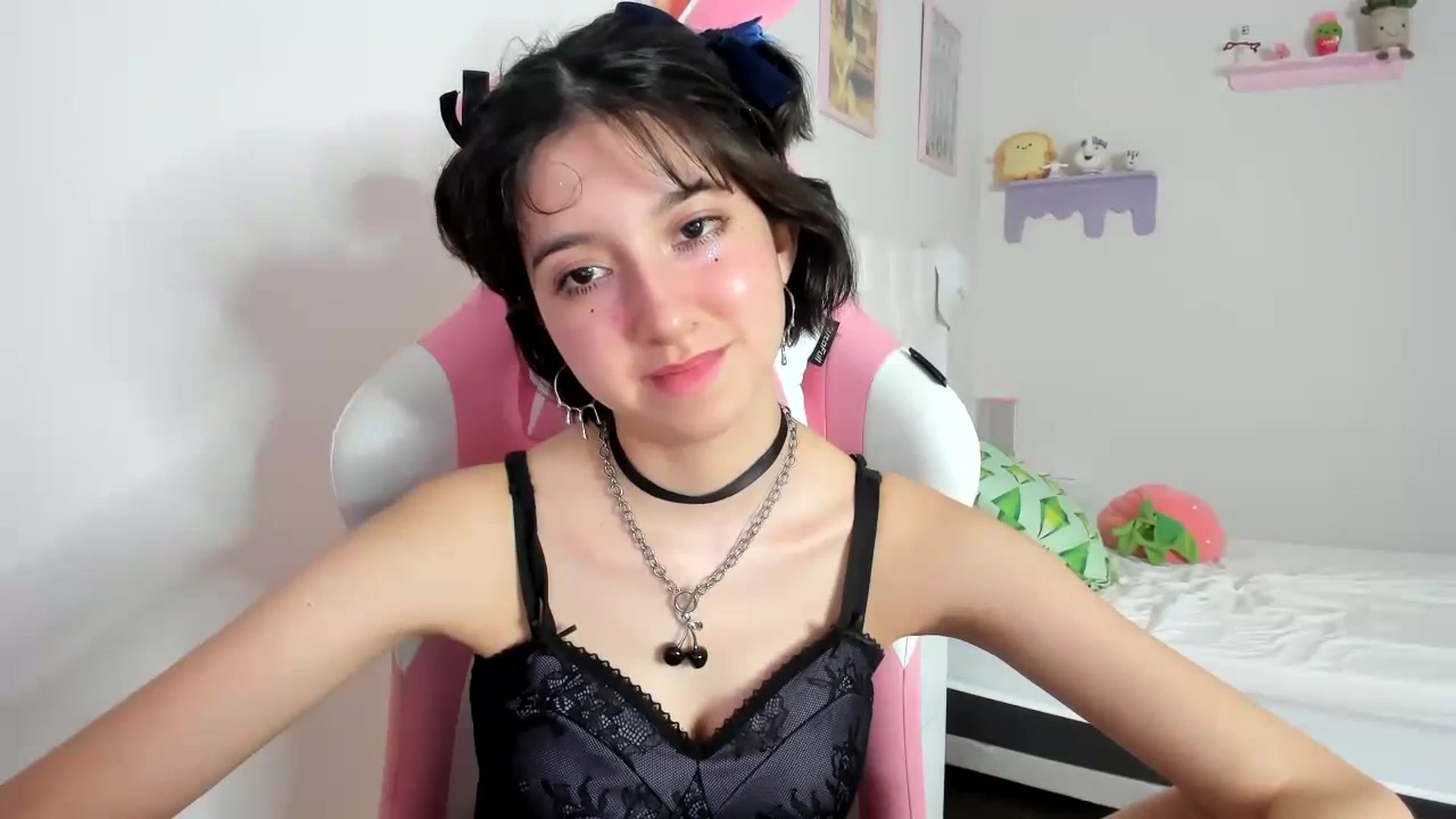 Gallery image thumbnail from Cherrycute666's myfreecams stream on, 10/03/2023, 07:09 image 15 of 20